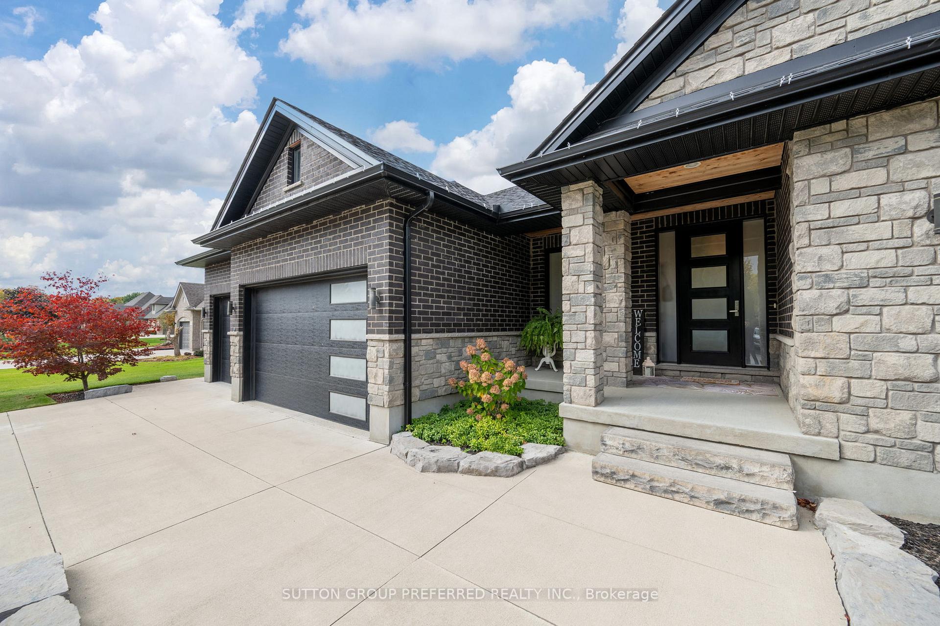 Photo 3 of 121 Lewis Drive, Middlesex Centre, Coldstream — HOMEH