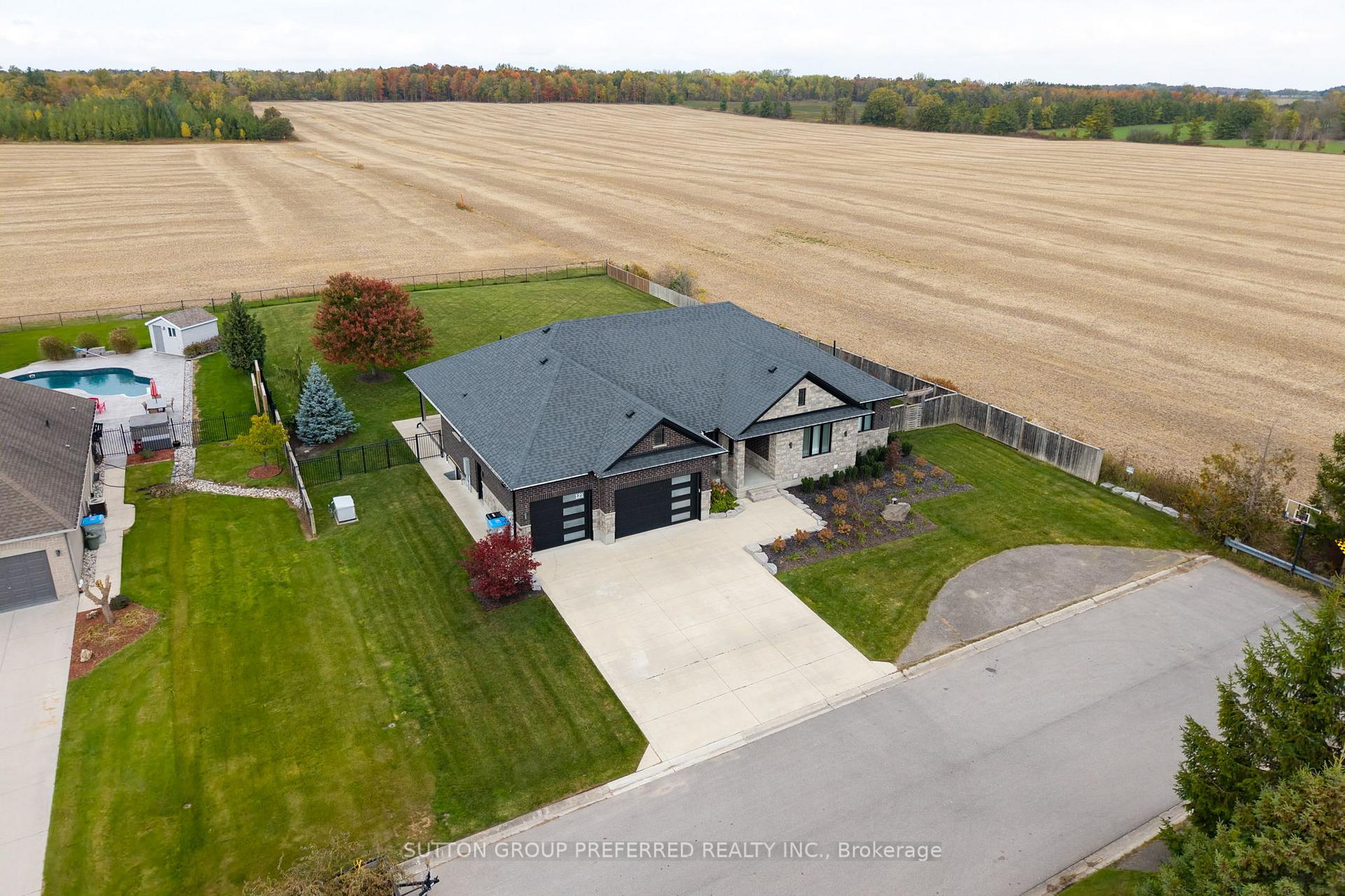 Photo 4 of 121 Lewis Drive, Middlesex Centre, Coldstream — HOMEH