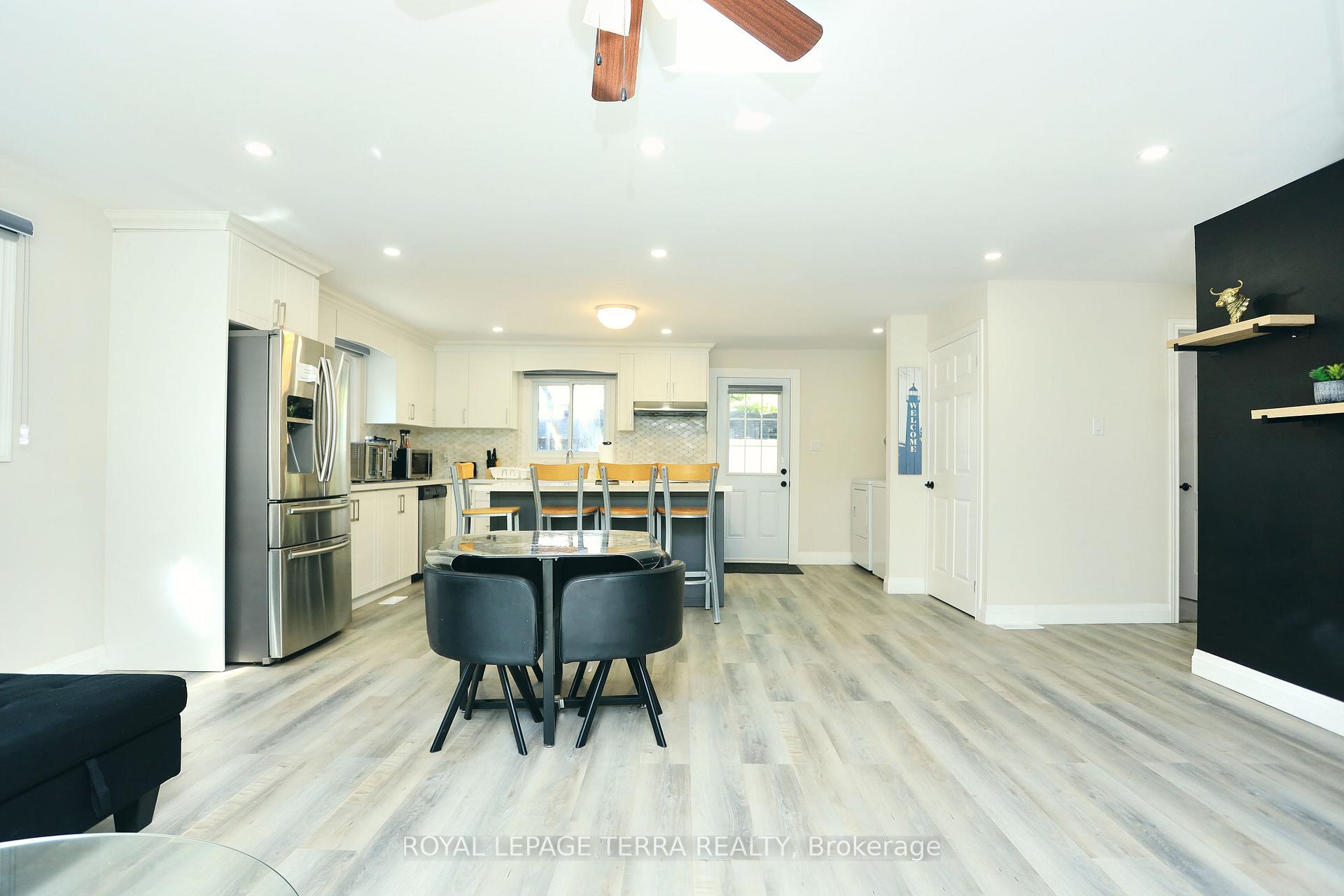 Photo 3 of 1786 St John Road, Innisfil, Alcona — HOMEH