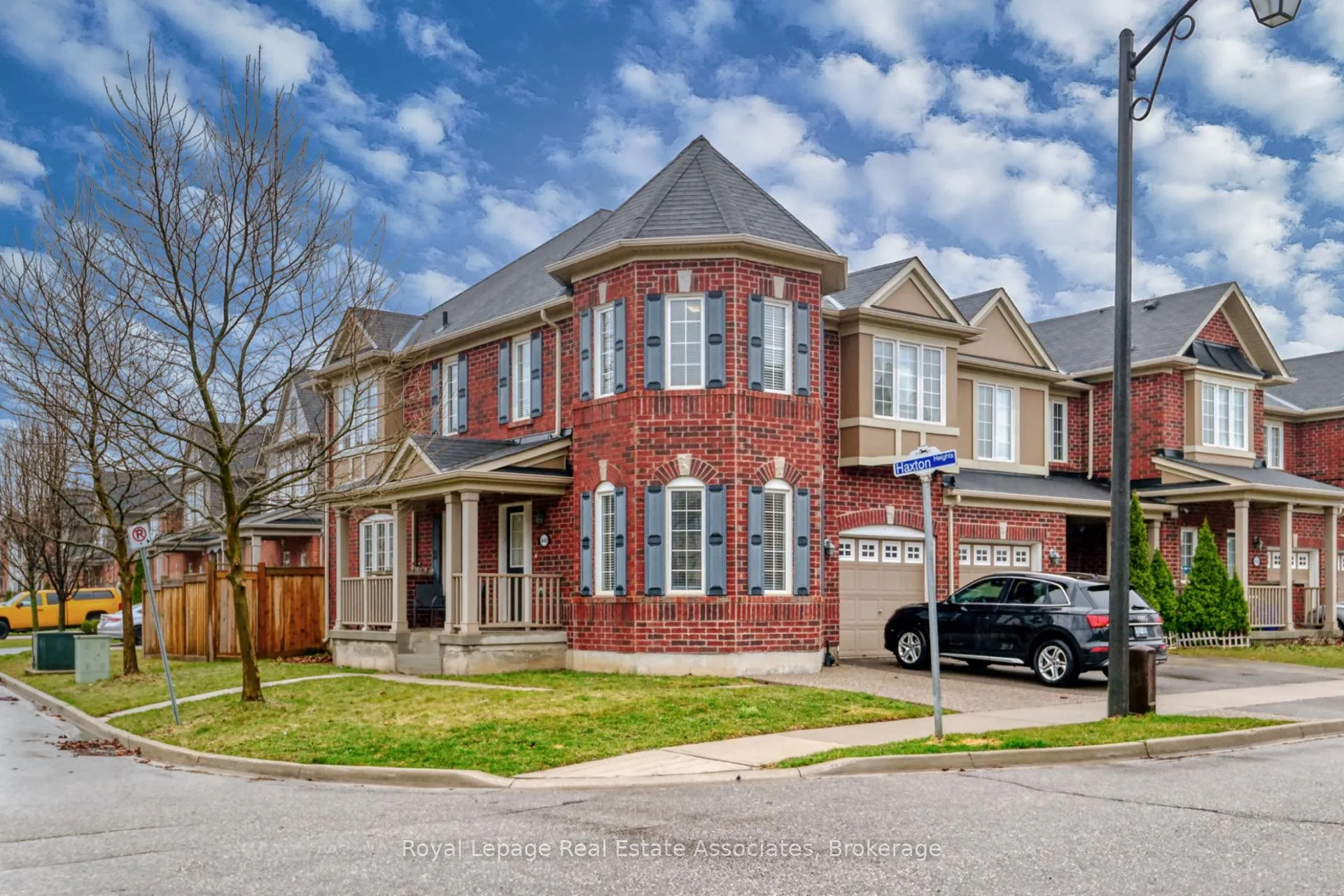 Photo 3 of 440 Dalhousie Gate, Milton, Willmott — HOMEH