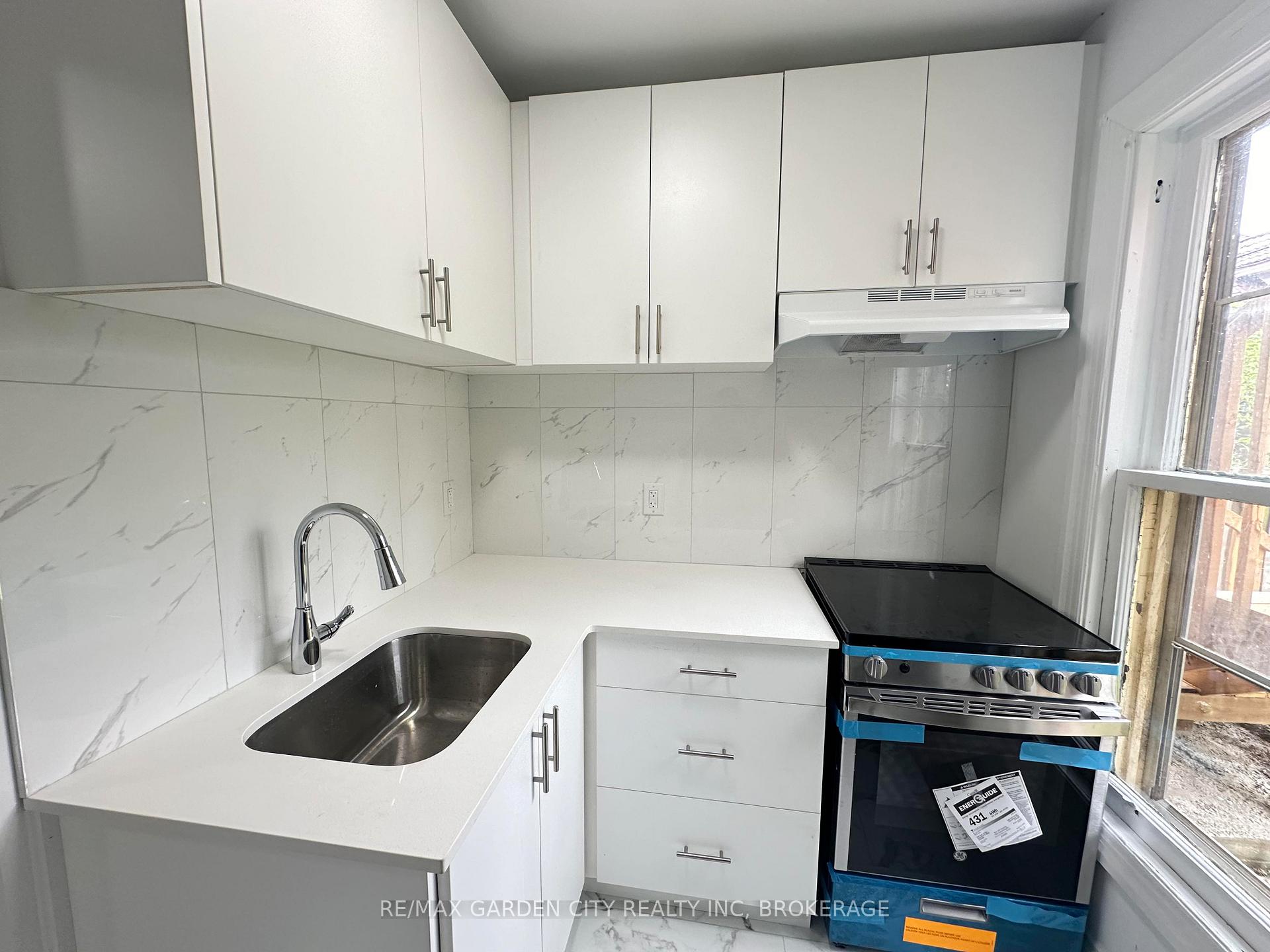 Photo 4 of Unit 1, 110 Myrtle Avenue, Hamilton, St. Clair — HOMEH