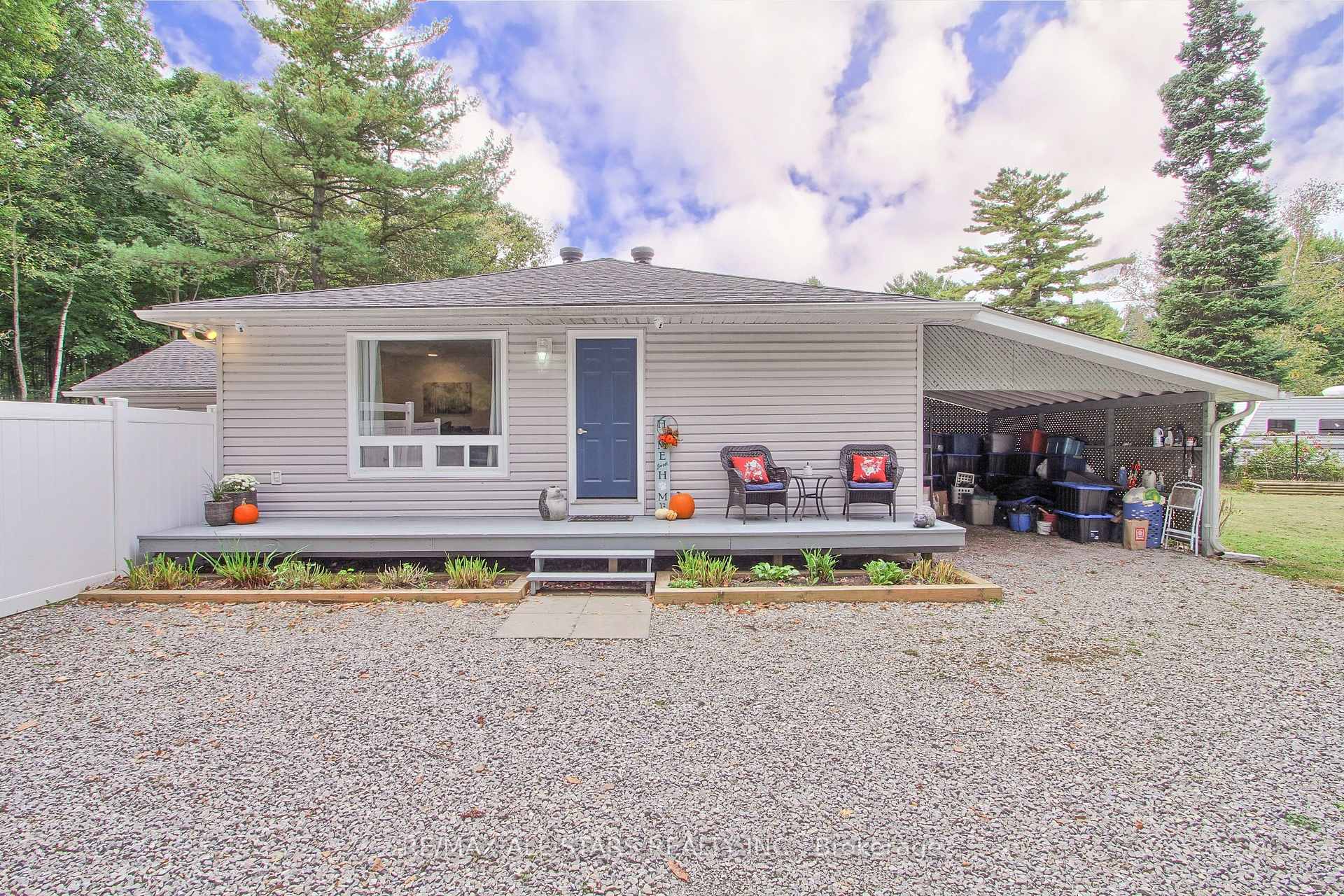 Photo 1 of 621 Pinegrove Avenue, Innisfil, Rural Innisfil — HOMEH