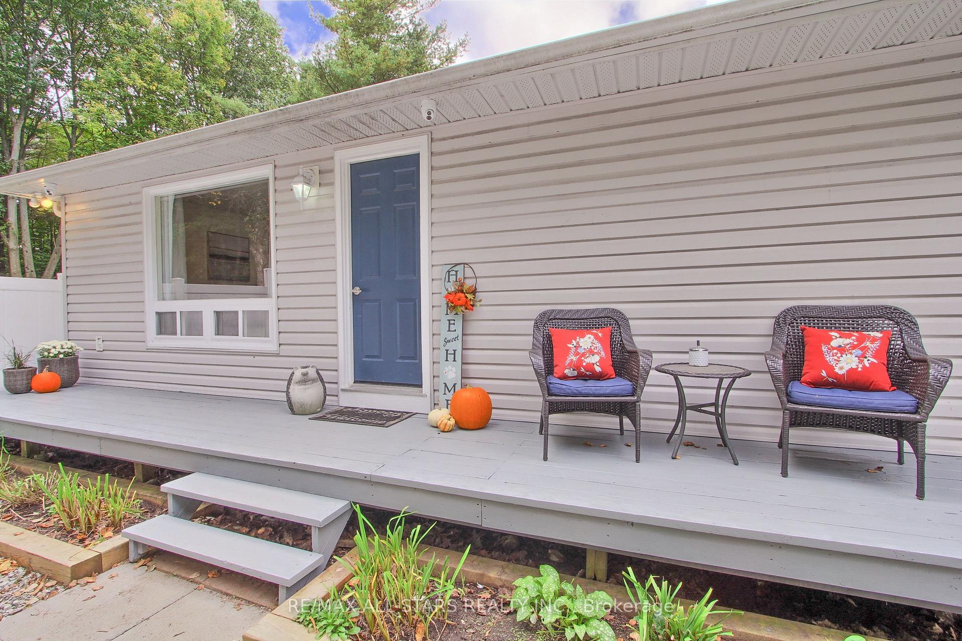 Photo 3 of 621 Pinegrove Avenue, Innisfil, Rural Innisfil — HOMEH