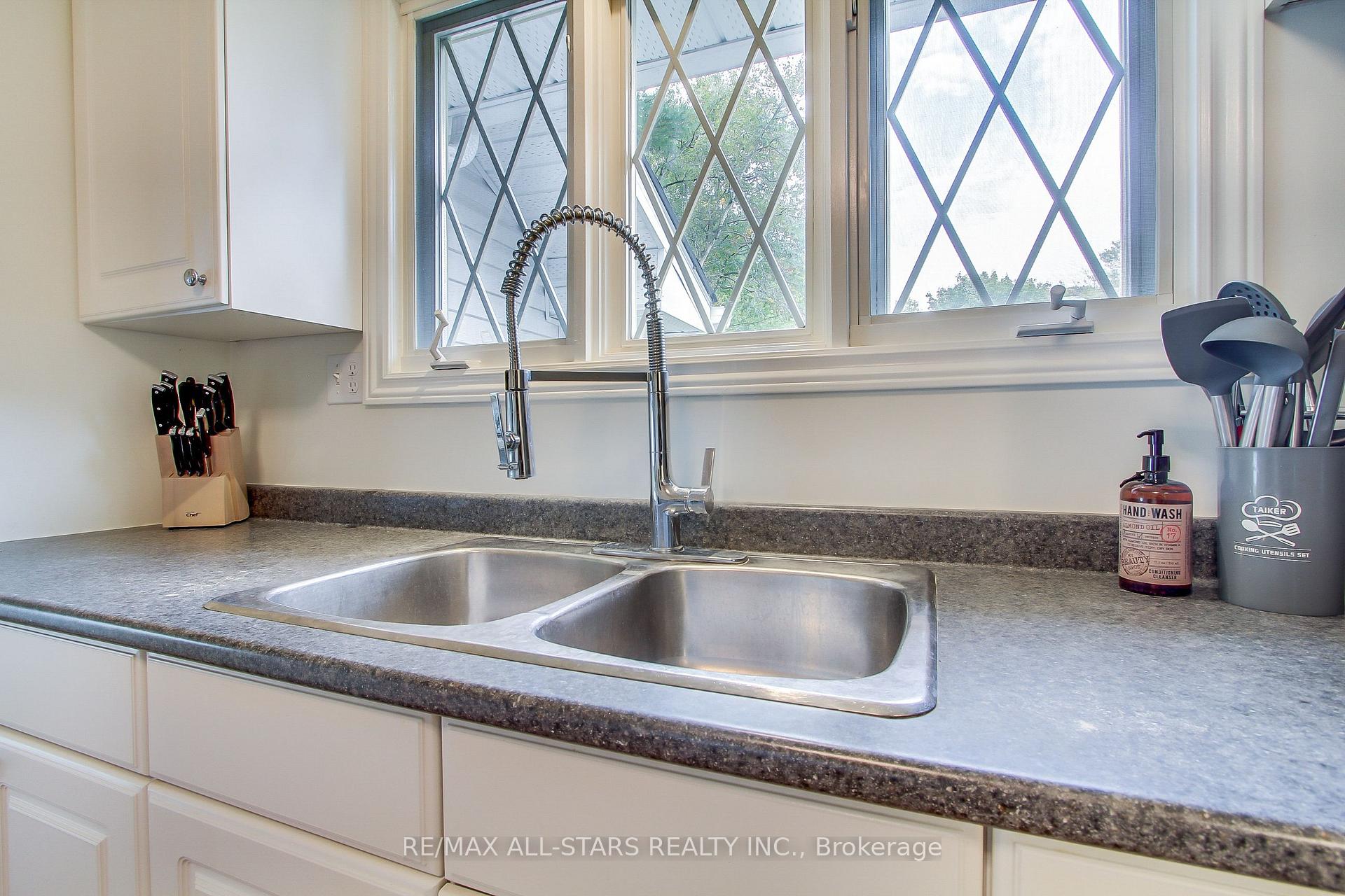 Photo 9 of 621 Pinegrove Avenue, Innisfil, Rural Innisfil — HOMEH