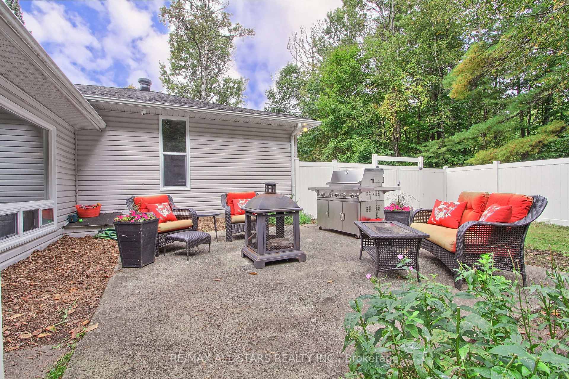 Photo 20 of 621 Pinegrove Avenue, Innisfil, Rural Innisfil — HOMEH