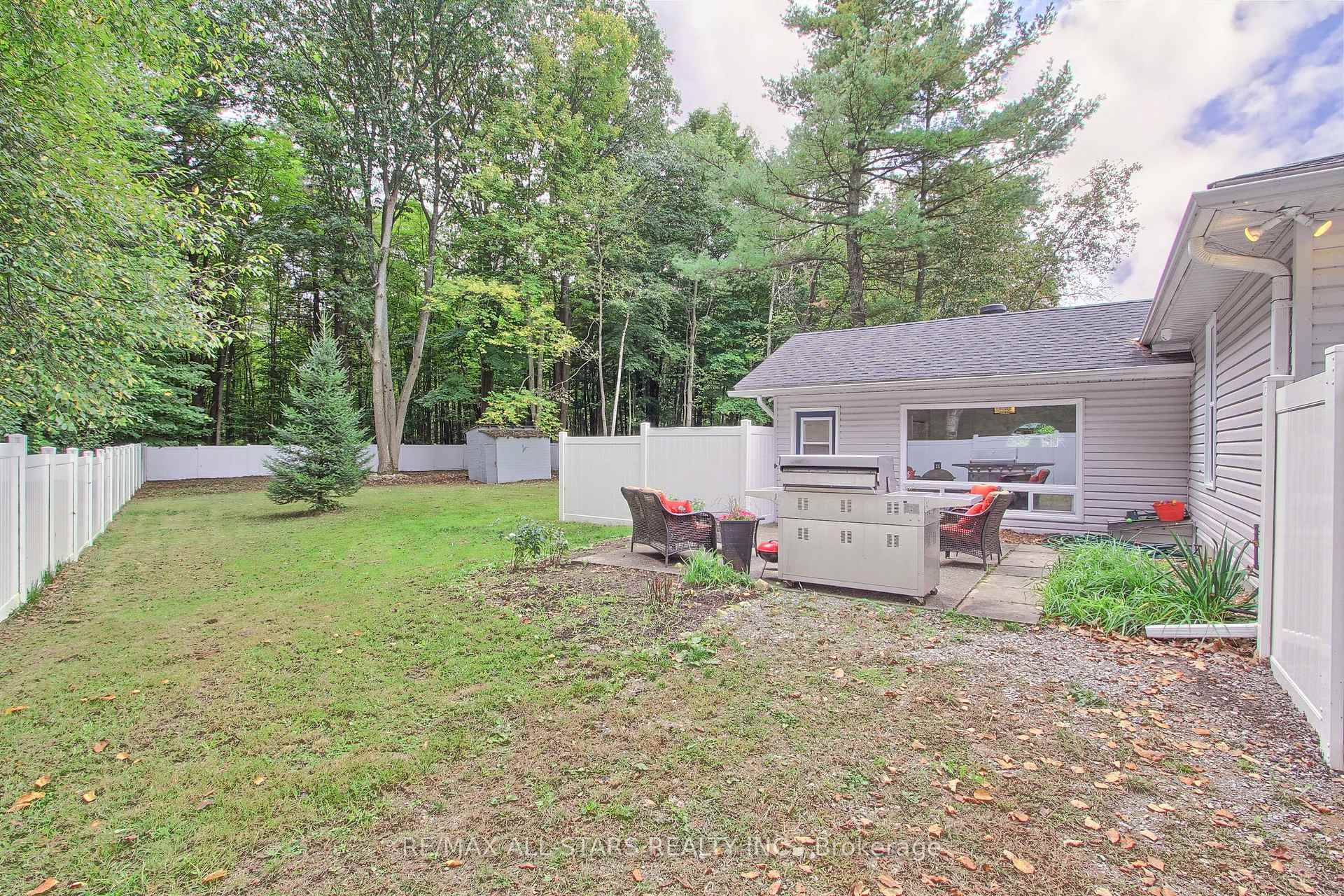 Photo 21 of 621 Pinegrove Avenue, Innisfil, Rural Innisfil — HOMEH