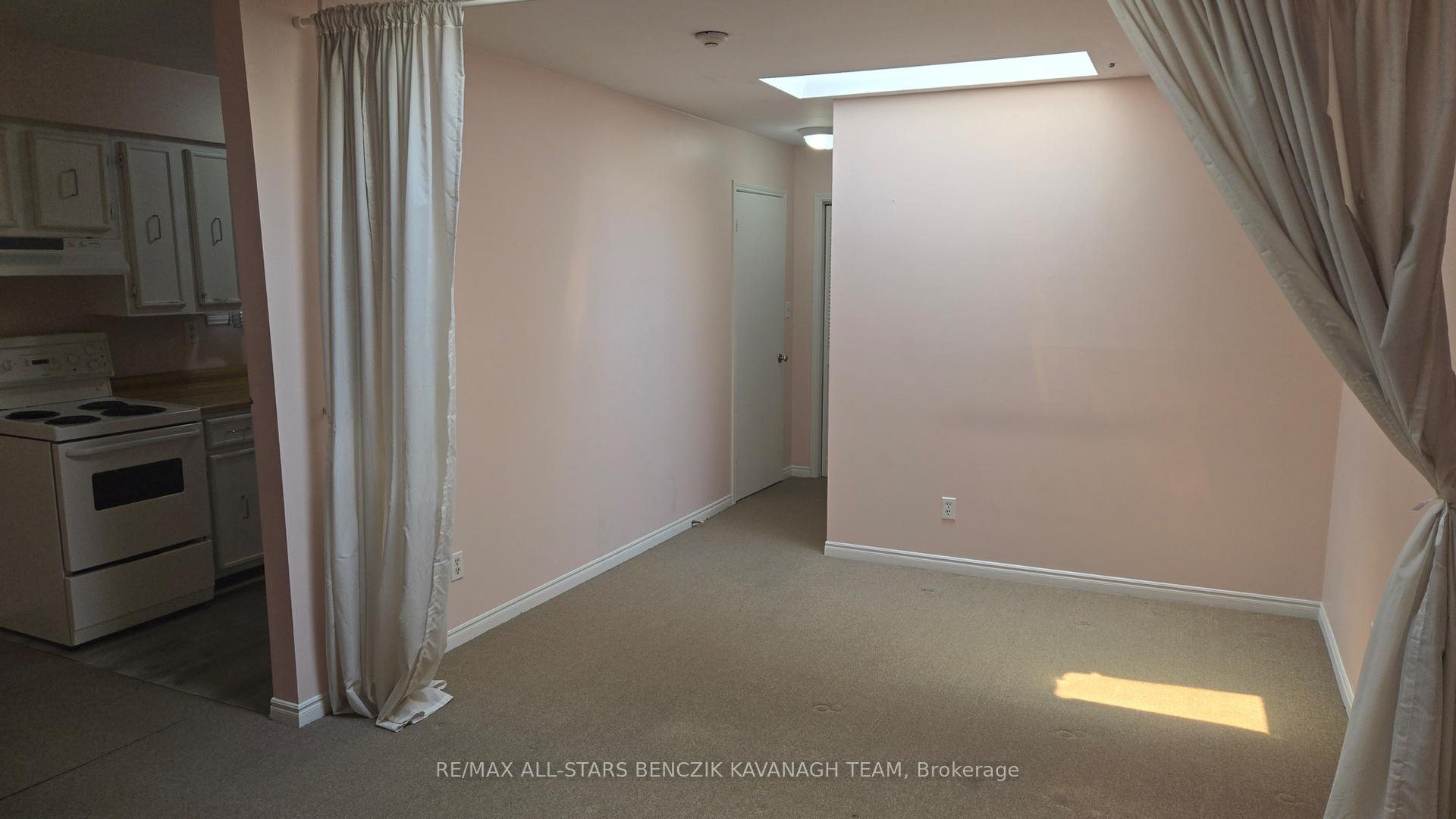 Photo 2 of Unit Unit C, 120 Main Street, Markham, Old Markham Village — HOMEH