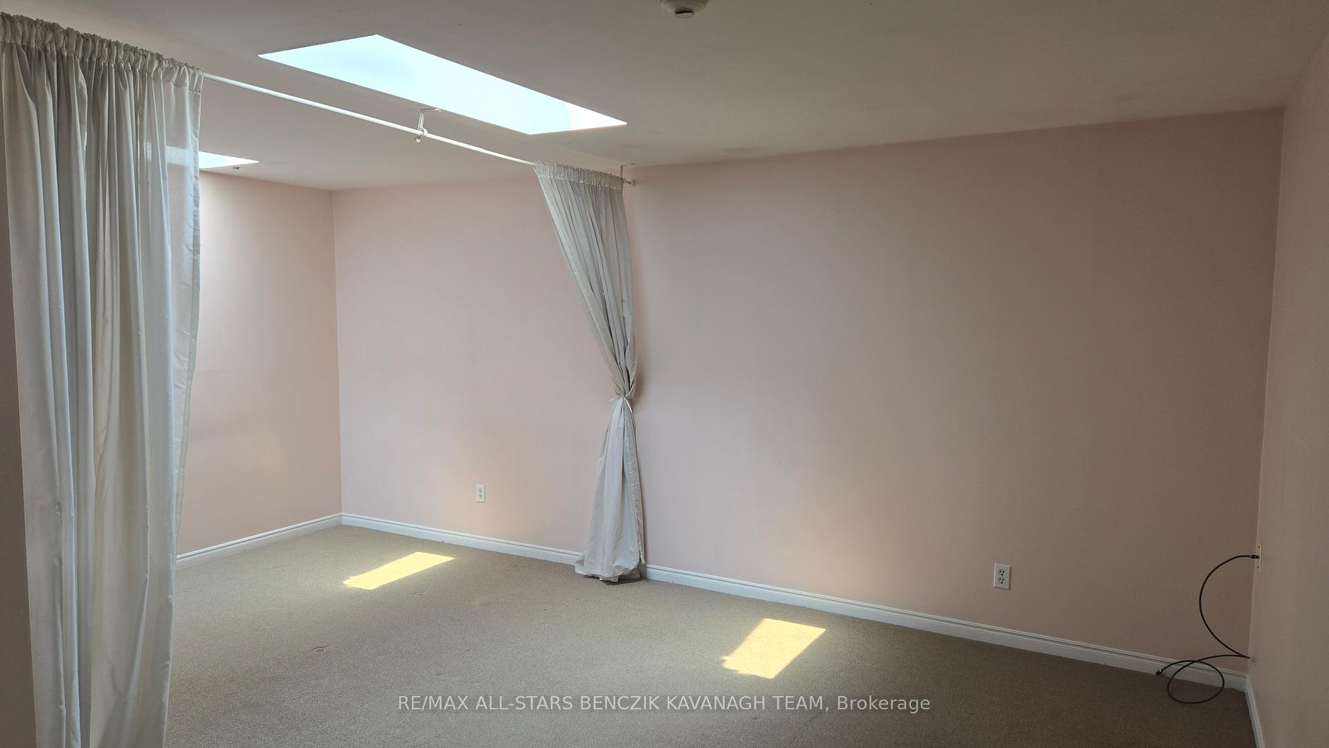 Photo 3 of Unit Unit C, 120 Main Street, Markham, Old Markham Village — HOMEH
