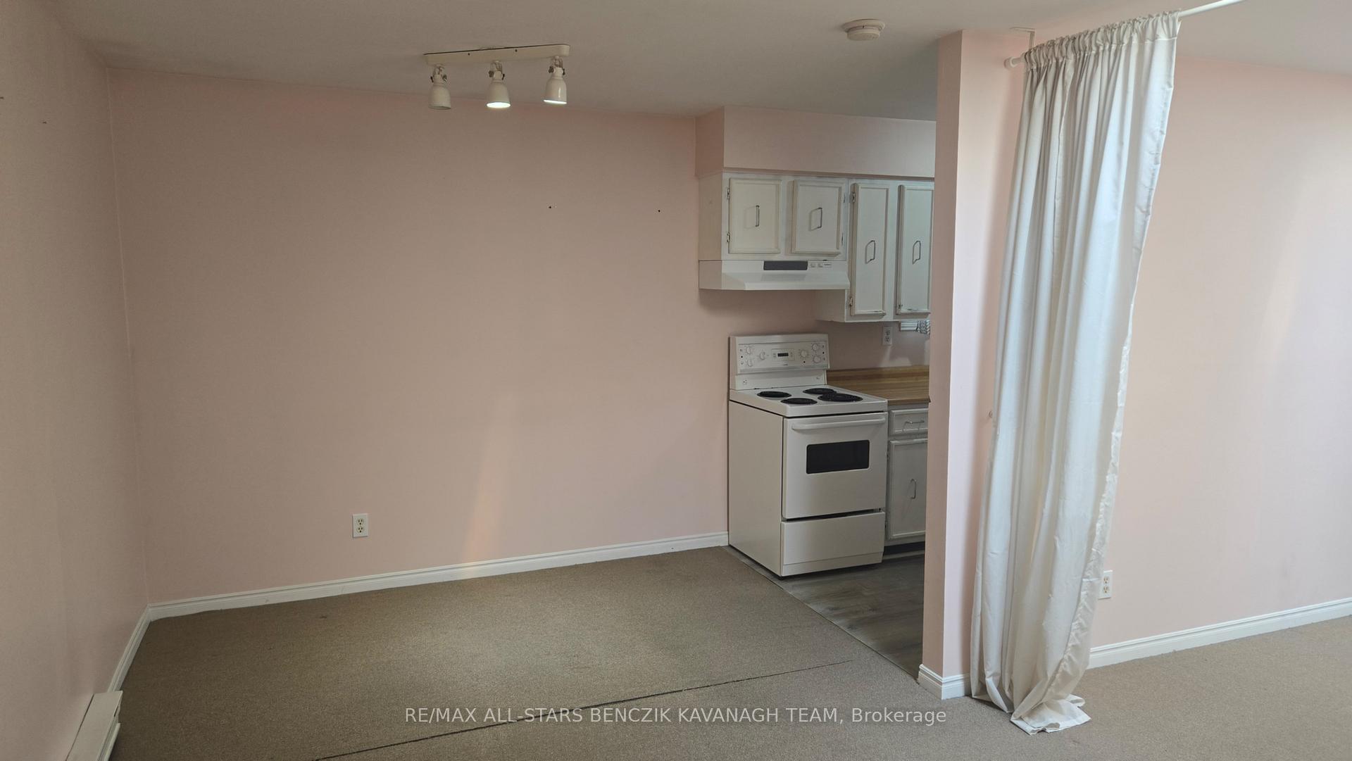 Photo 4 of Unit Unit C, 120 Main Street, Markham, Old Markham Village — HOMEH