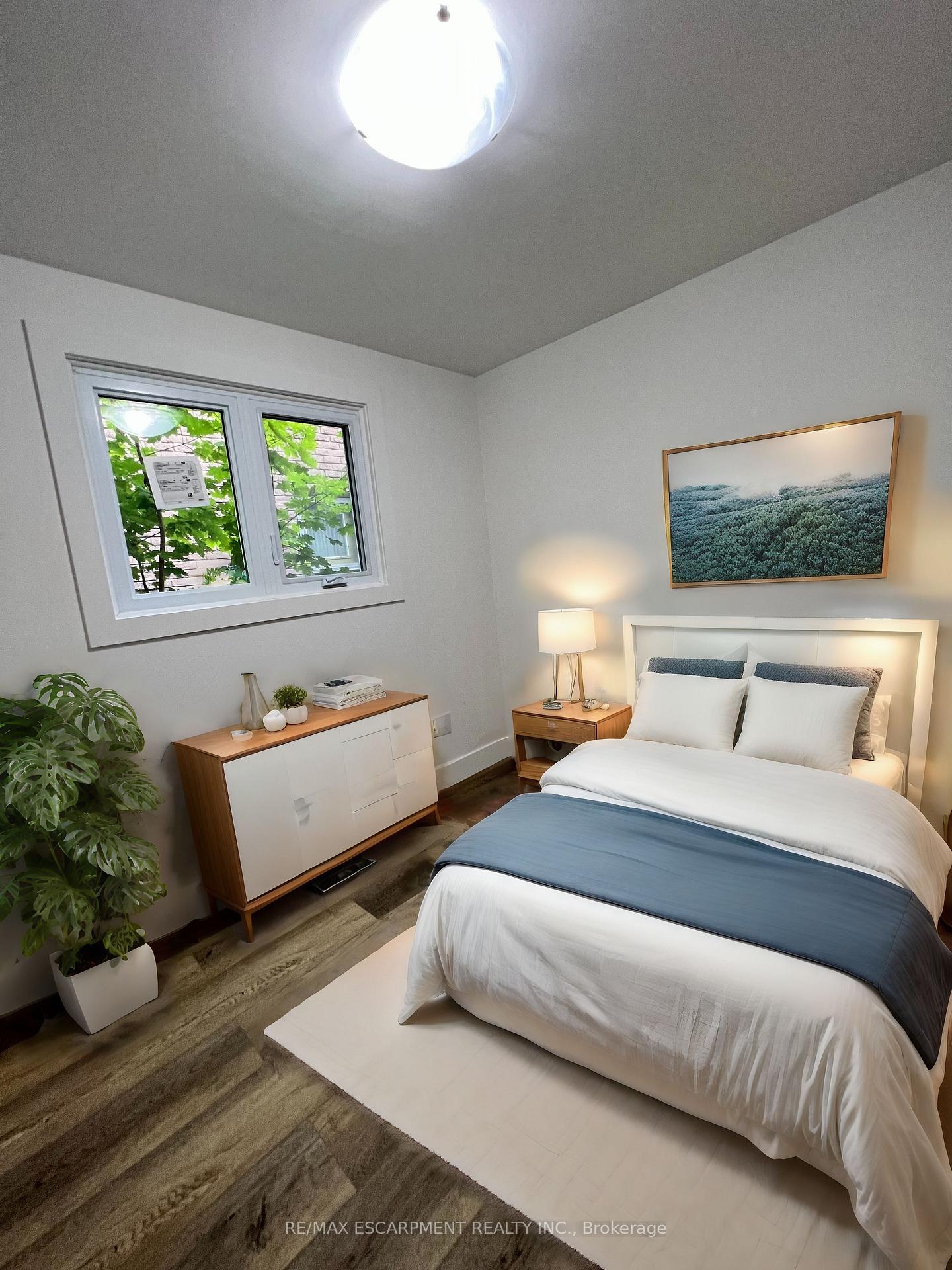 Photo 4 of Unit Unit #2, 10 Jamie Ann Street, Hamilton, Trenholme — HOMEH