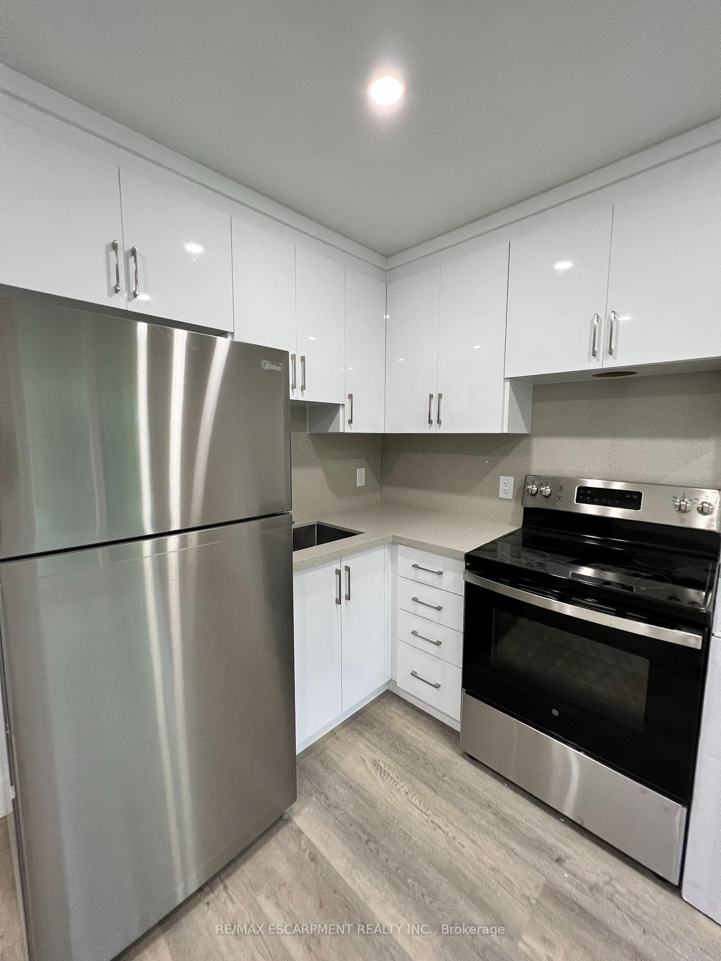 Photo 7 of Unit Unit #2, 10 Jamie Ann Street, Hamilton, Trenholme — HOMEH