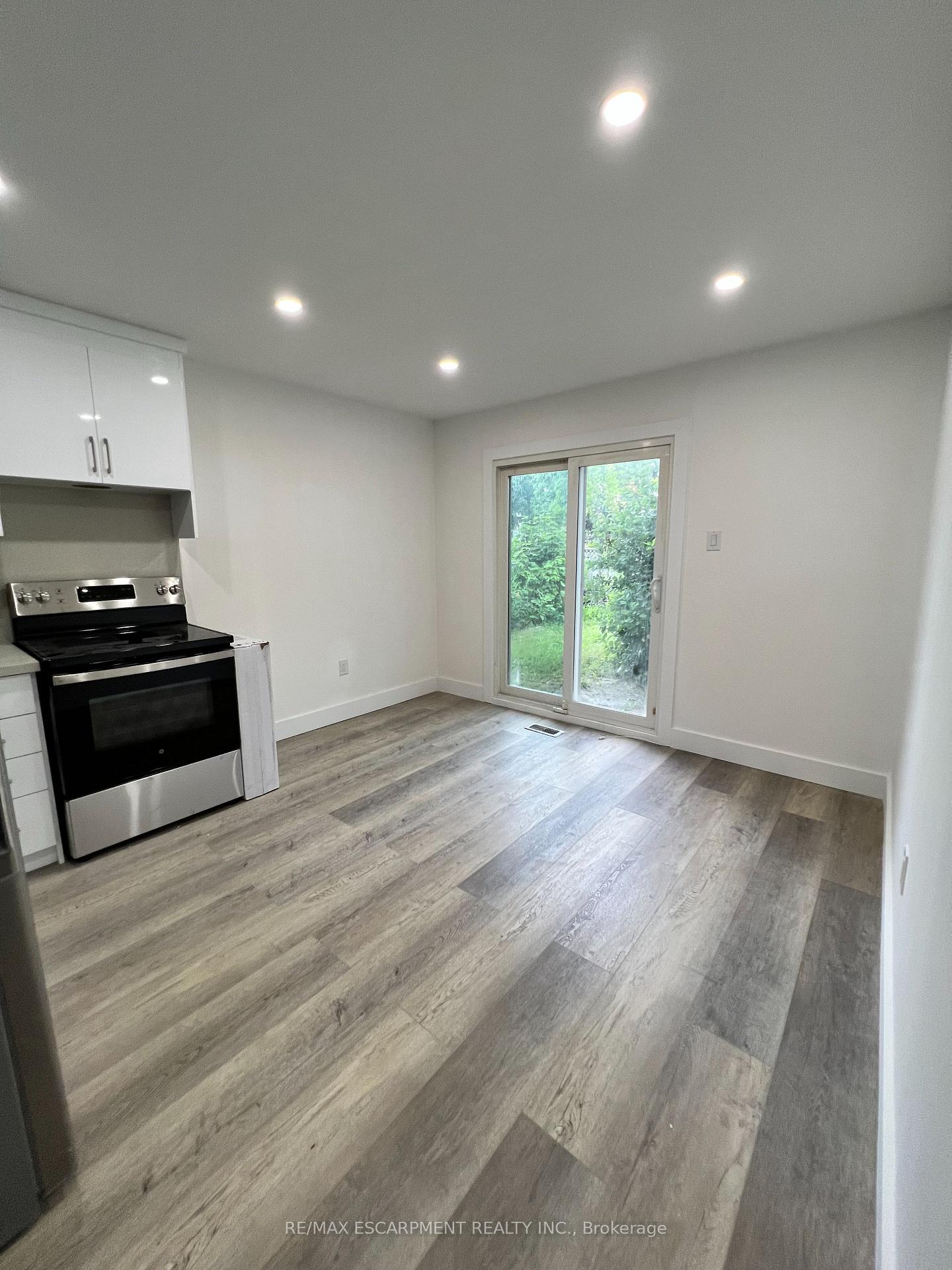Photo 12 of Unit Unit #2, 10 Jamie Ann Street, Hamilton, Trenholme — HOMEH