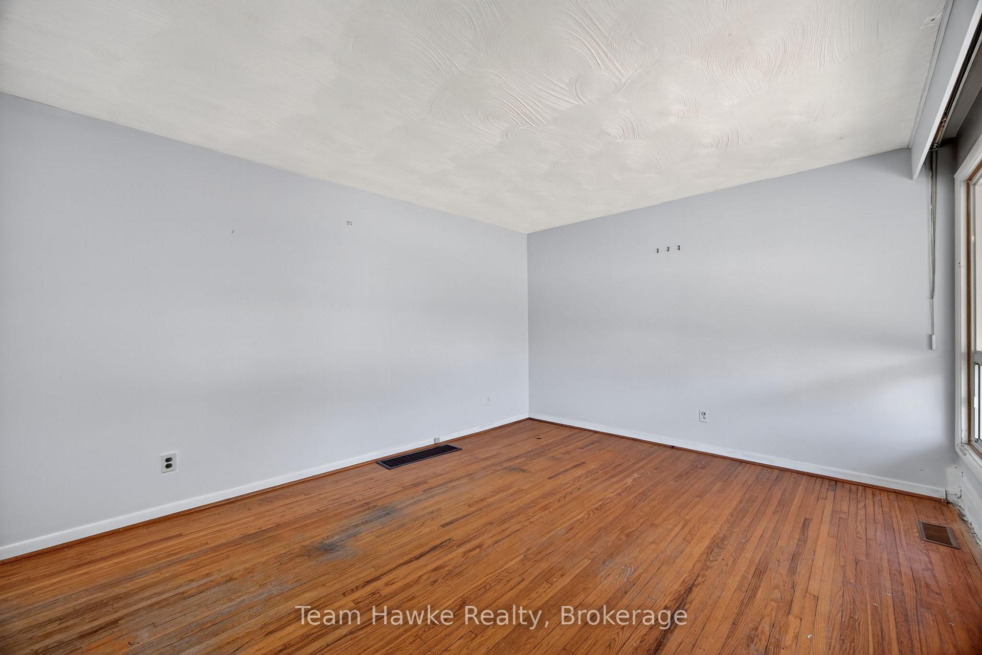 Photo 8 of 303 Scott Street, Midland — HOMEH