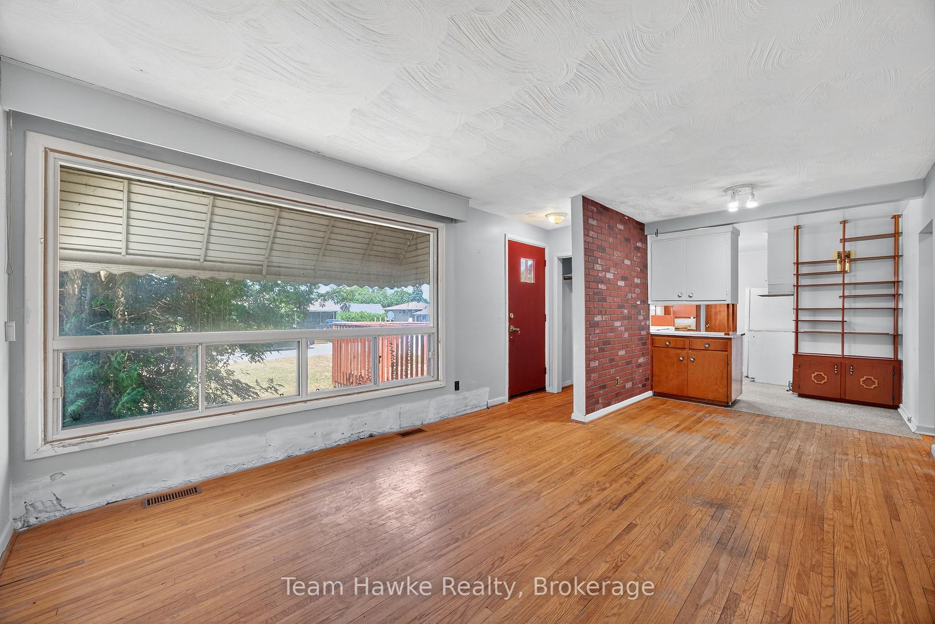 Photo 12 of 303 Scott Street, Midland — HOMEH