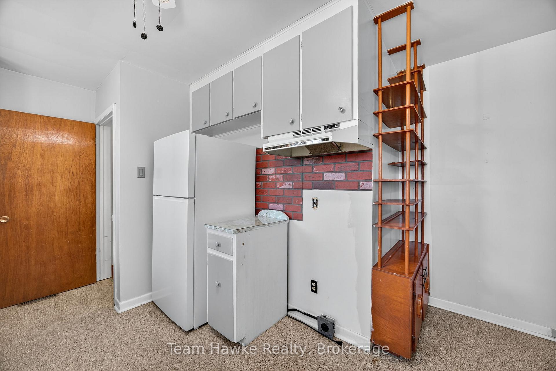 Photo 16 of 303 Scott Street, Midland — HOMEH