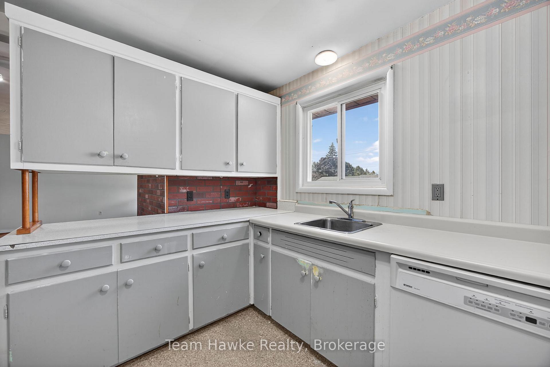Photo 17 of 303 Scott Street, Midland — HOMEH