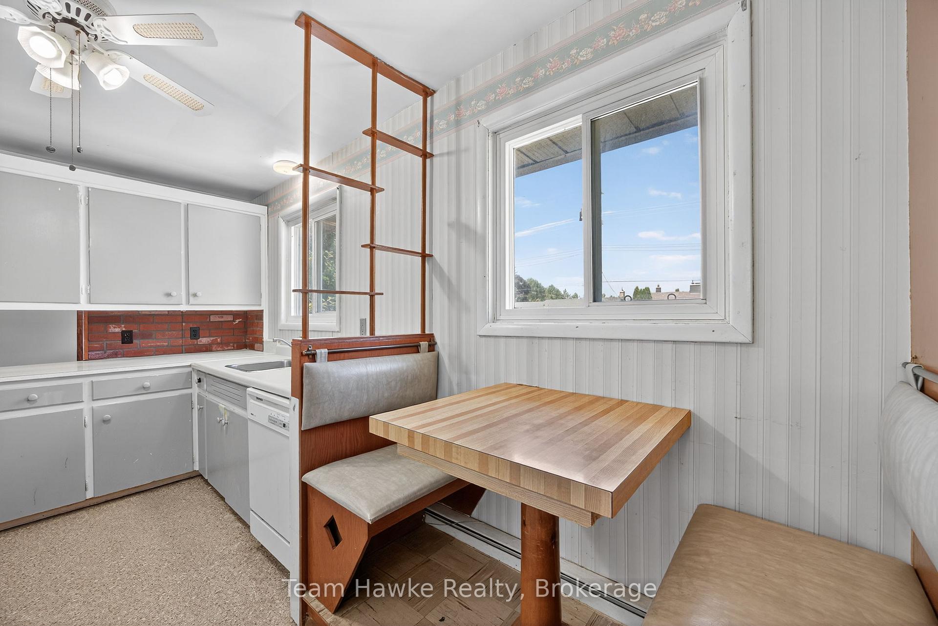 Photo 19 of 303 Scott Street, Midland — HOMEH