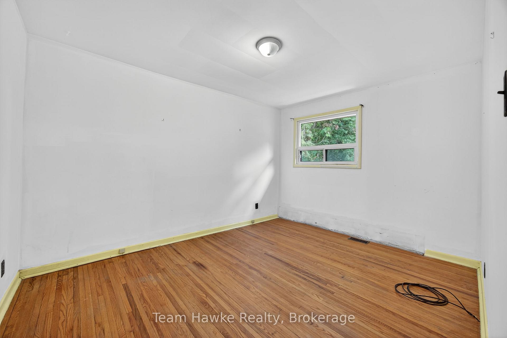 Photo 22 of 303 Scott Street, Midland — HOMEH