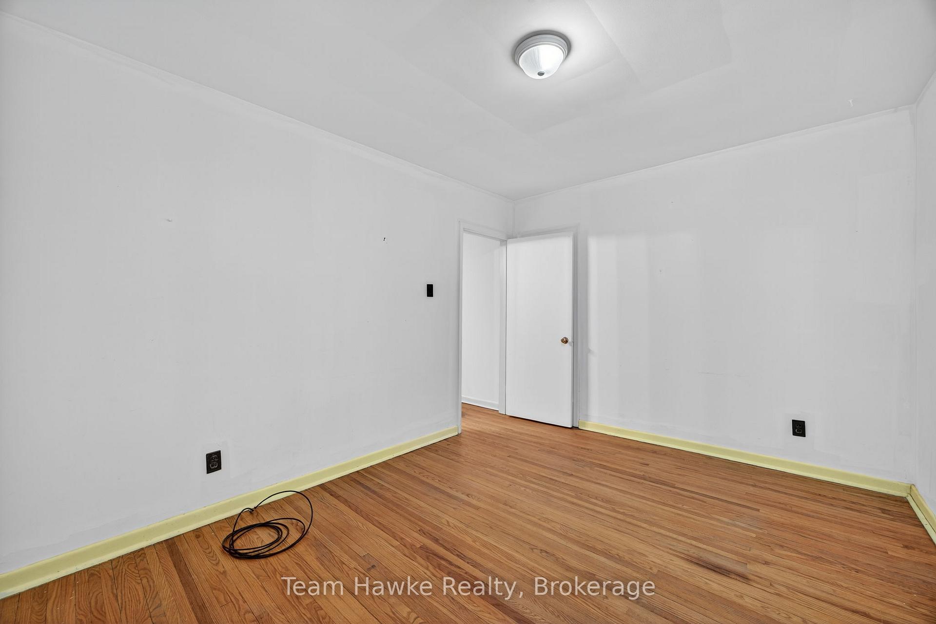Photo 23 of 303 Scott Street, Midland — HOMEH