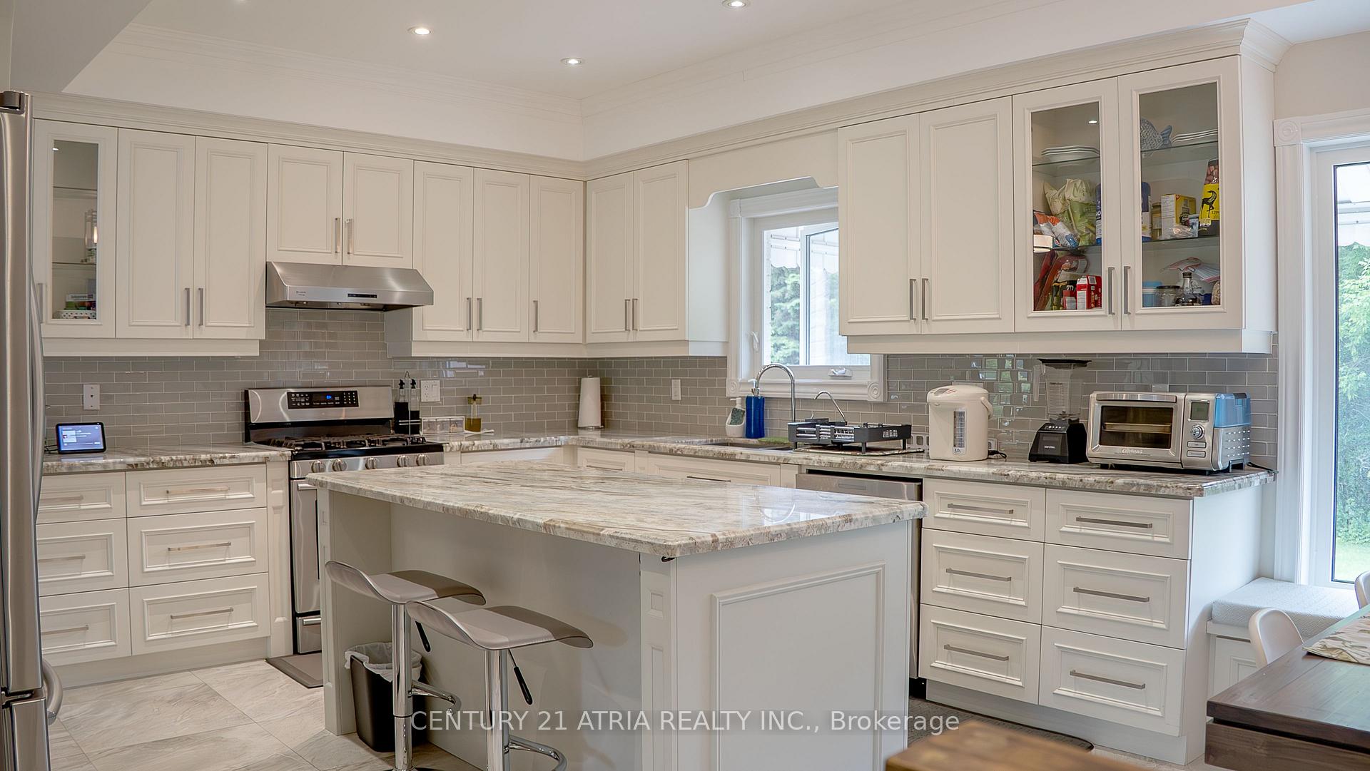 Photo 3 of 2 Norwich Drive, Markham, Raymerville — HOMEH