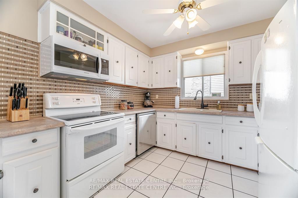 Photo 13 of 583 Moorelands Crescent, Milton, Timberlea — HOMEH