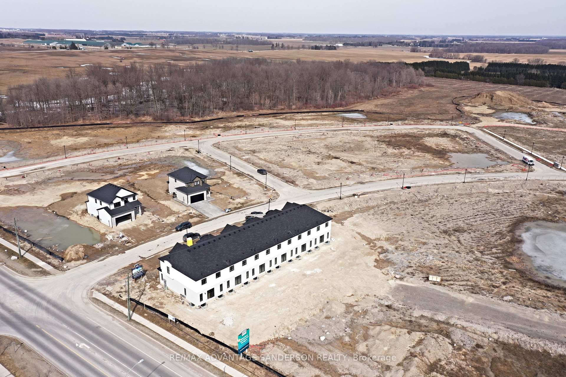 Photo 15 of 215 Bowman Drive, Middlesex Centre, Ilderton — HOMEH