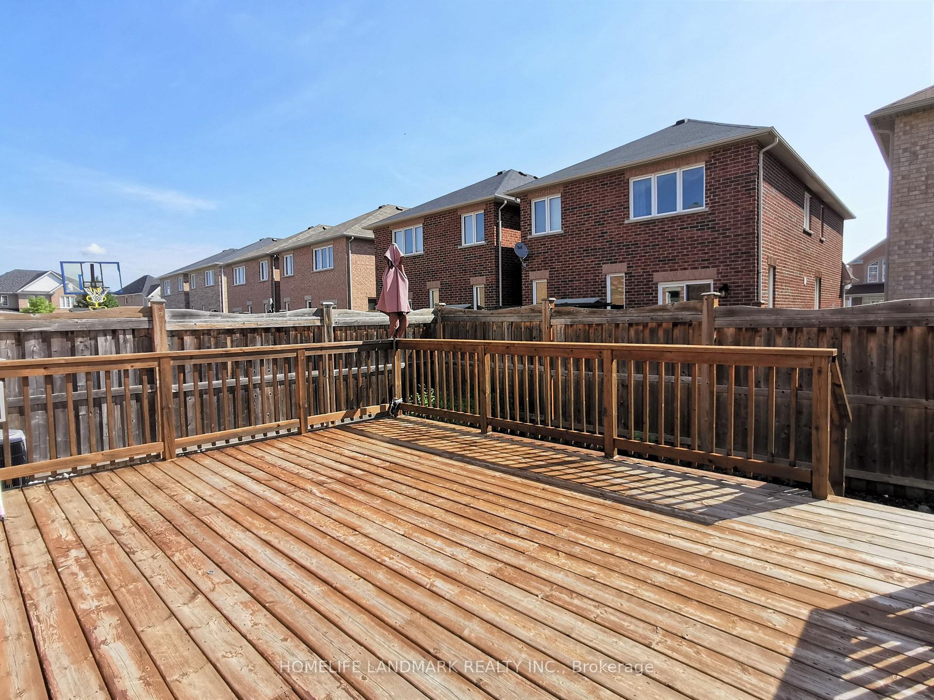 Photo 3 of 27 Mead Terrace, Markham, Wismer — HOMEH