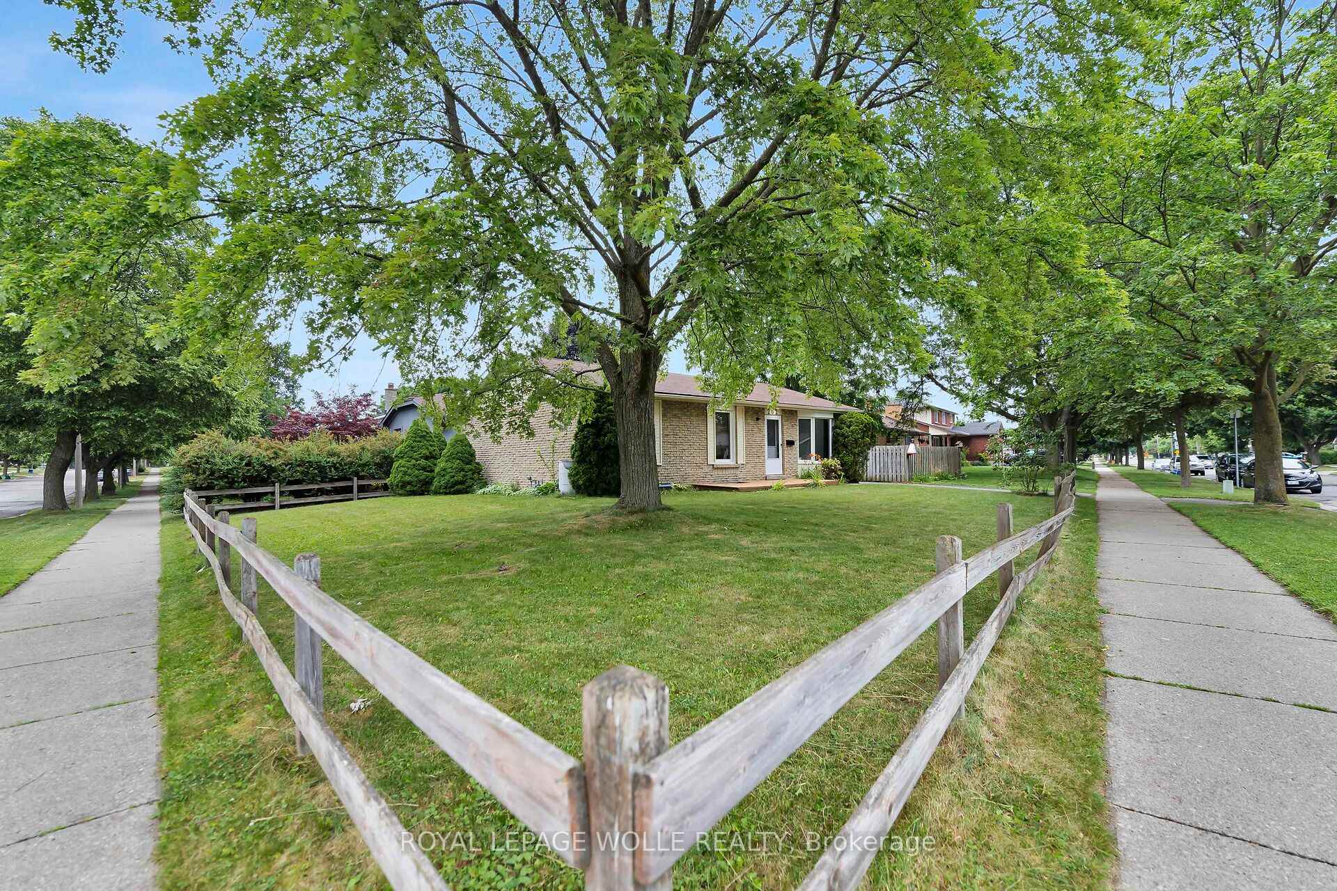 Photo 2 of 262 Heritage Drive, Kitchener — HOMEH