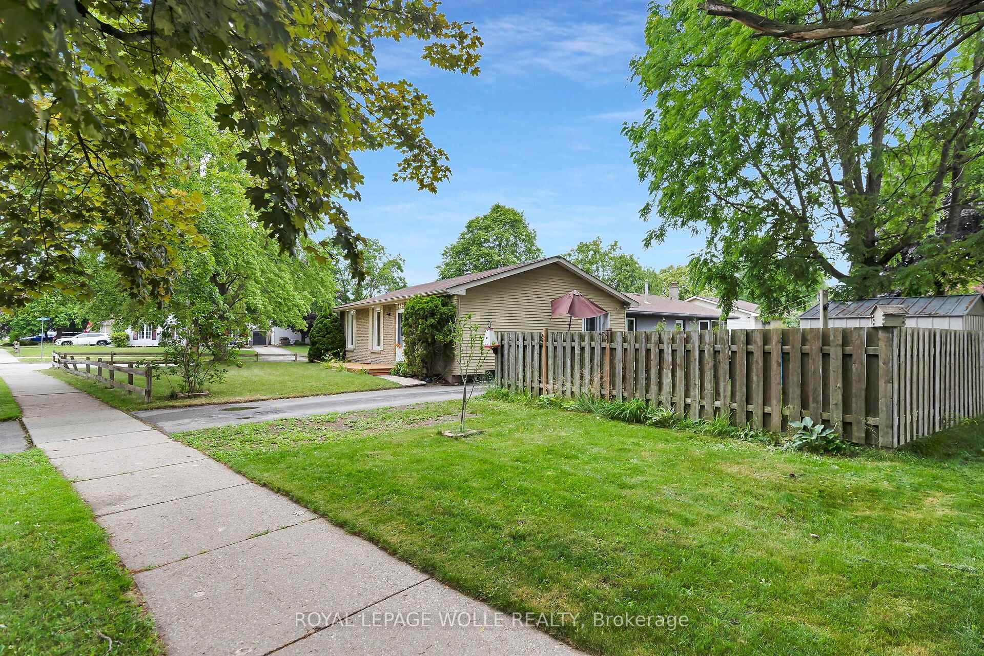 Photo 24 of 262 Heritage Drive, Kitchener — HOMEH