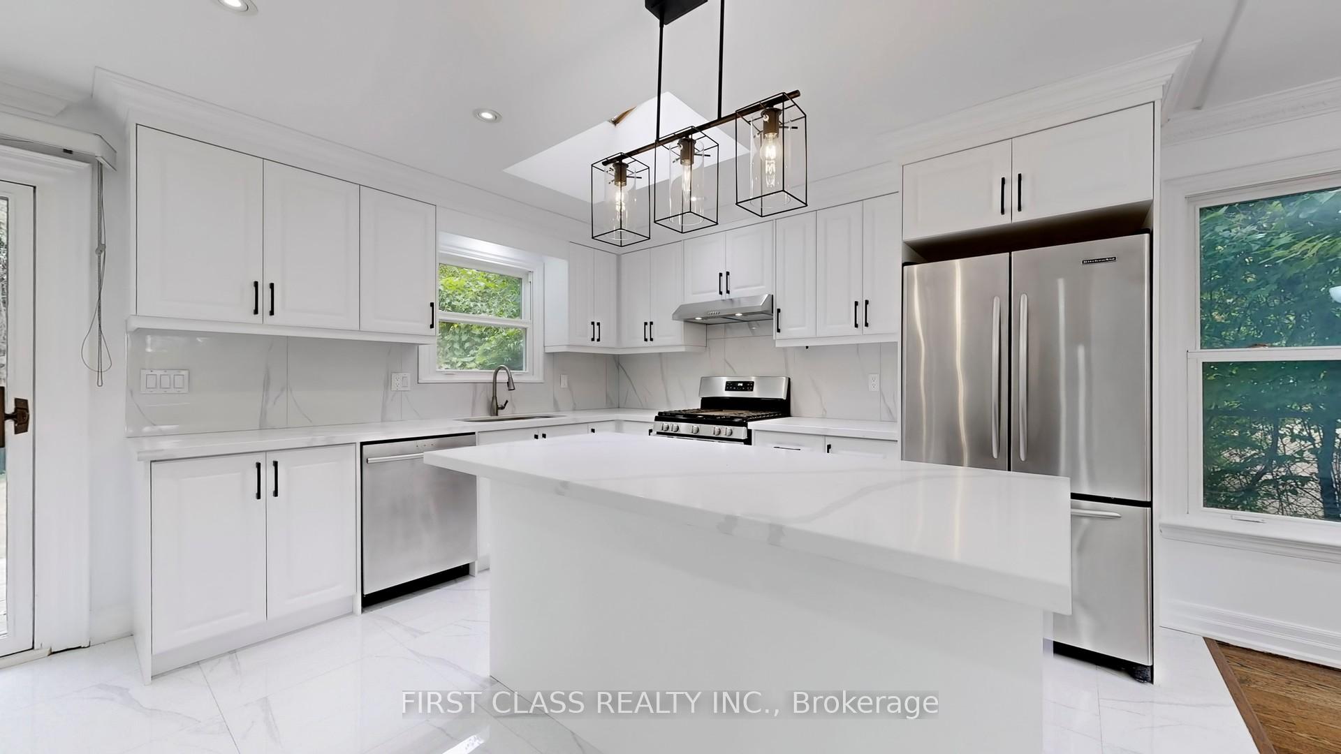 Photo 10 of 34 Ferrah Street, Markham, Unionville — HOMEH
