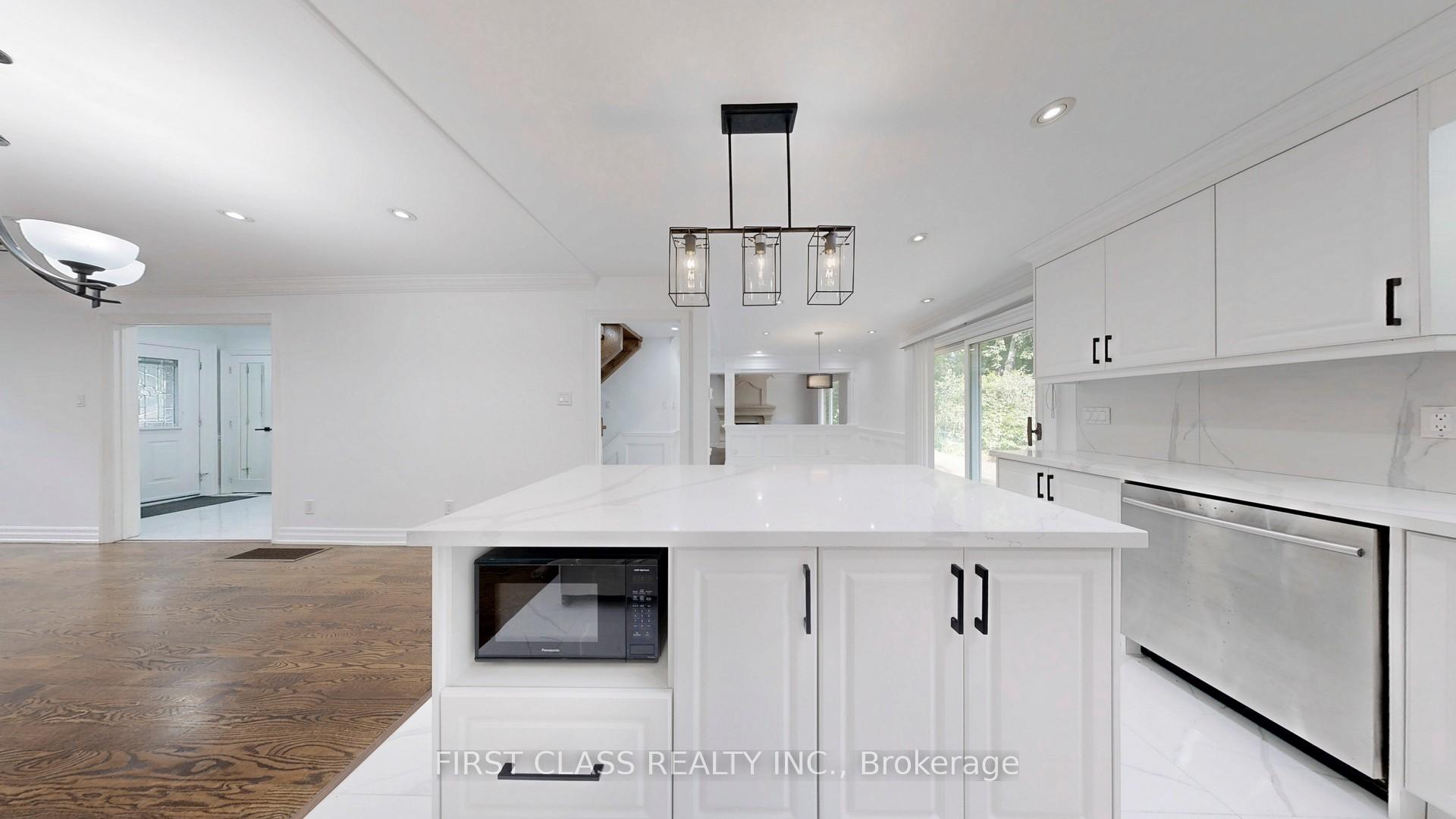Photo 12 of 34 Ferrah Street, Markham, Unionville — HOMEH