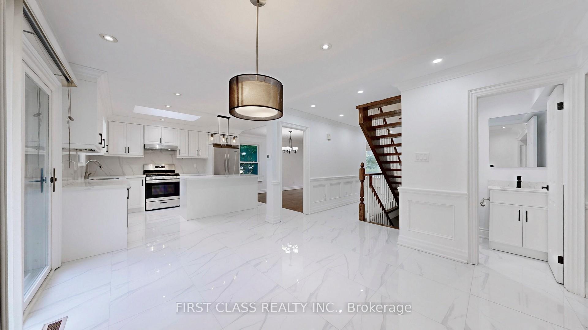 Photo 16 of 34 Ferrah Street, Markham, Unionville — HOMEH