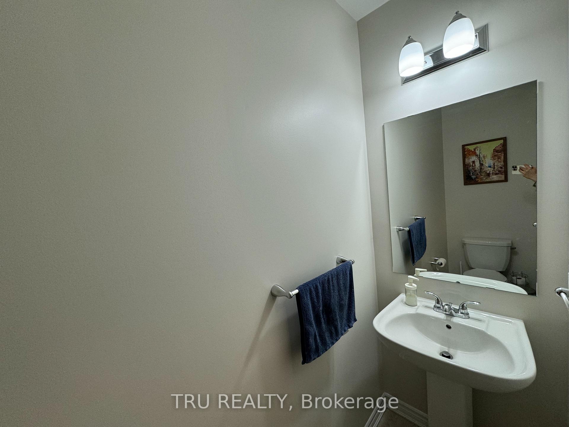 Photo 3 of 717 Brittanic Road N, Ottawa, Kanata - Emerald Meadows/Trailwest — HOMEH