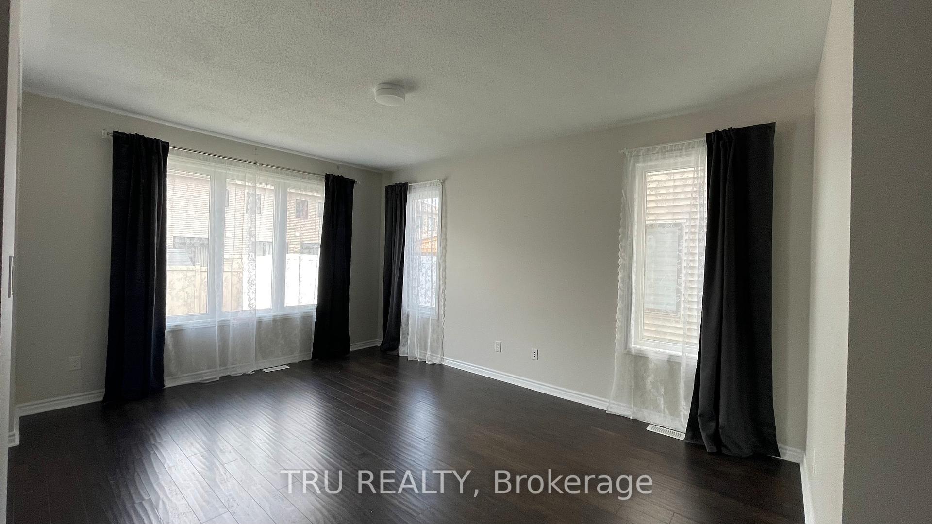 Photo 5 of 717 Brittanic Road N, Ottawa, Kanata - Emerald Meadows/Trailwest — HOMEH