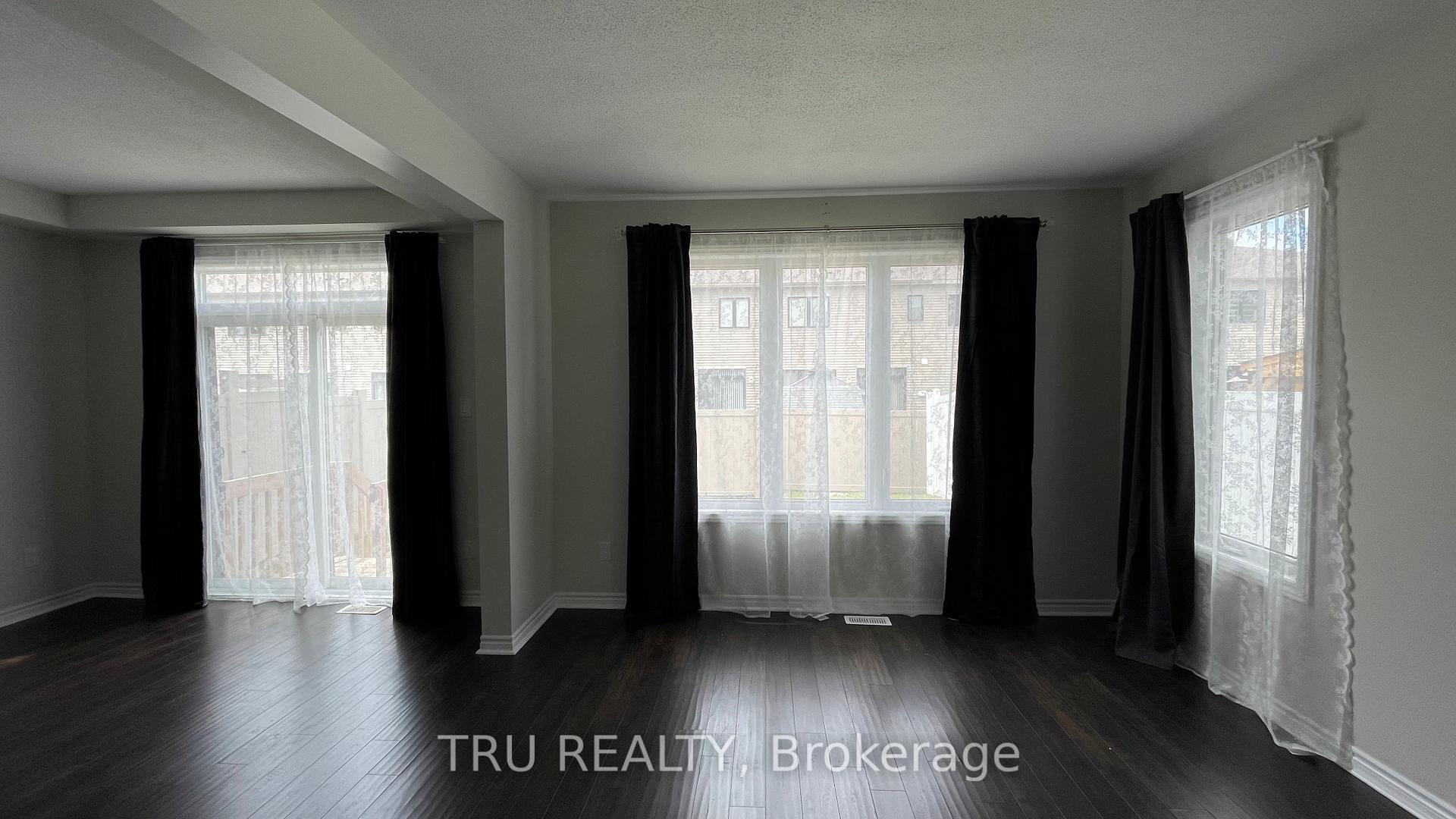 Photo 8 of 717 Brittanic Road N, Ottawa, Kanata - Emerald Meadows/Trailwest — HOMEH