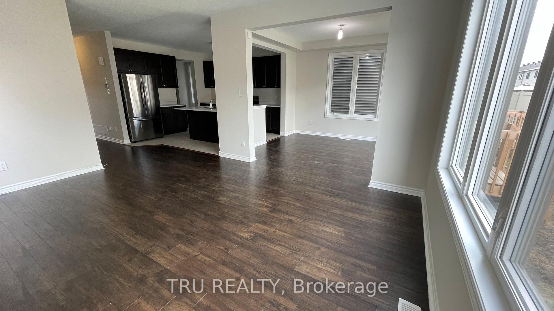 Photo 9 of 717 Brittanic Road N, Ottawa, Kanata - Emerald Meadows/Trailwest — HOMEH