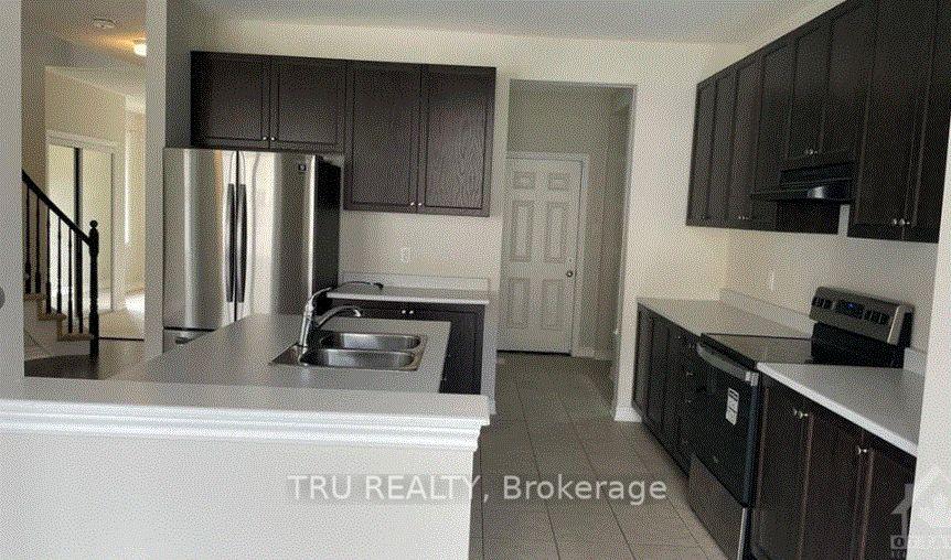 Photo 11 of 717 Brittanic Road N, Ottawa, Kanata - Emerald Meadows/Trailwest — HOMEH