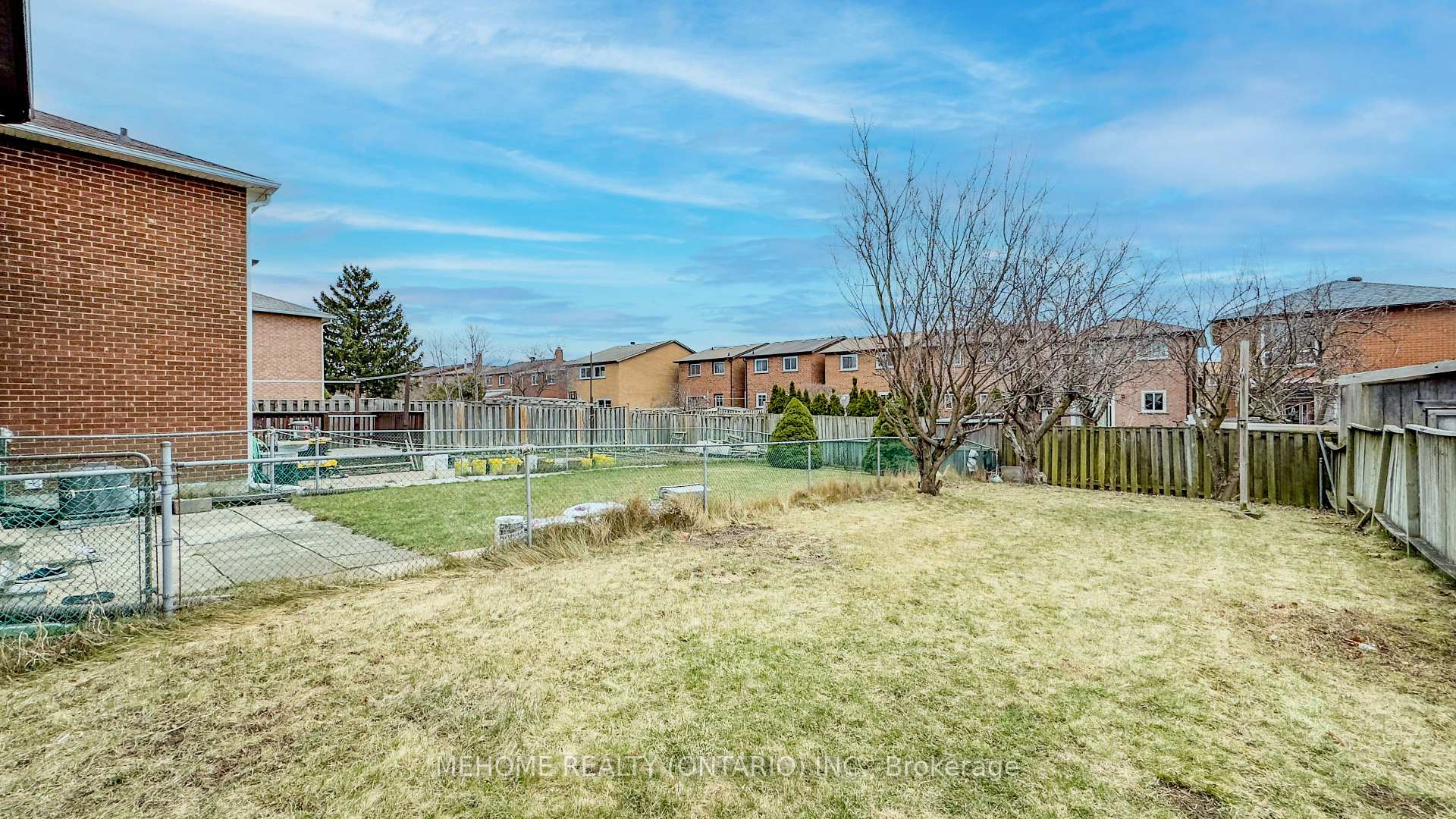 Photo 4 of 27 Debden Road, Markham, Milliken Mills East — HOMEH