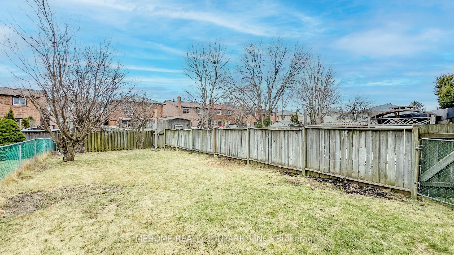 Photo 5 of 27 Debden Road, Markham, Milliken Mills East — HOMEH