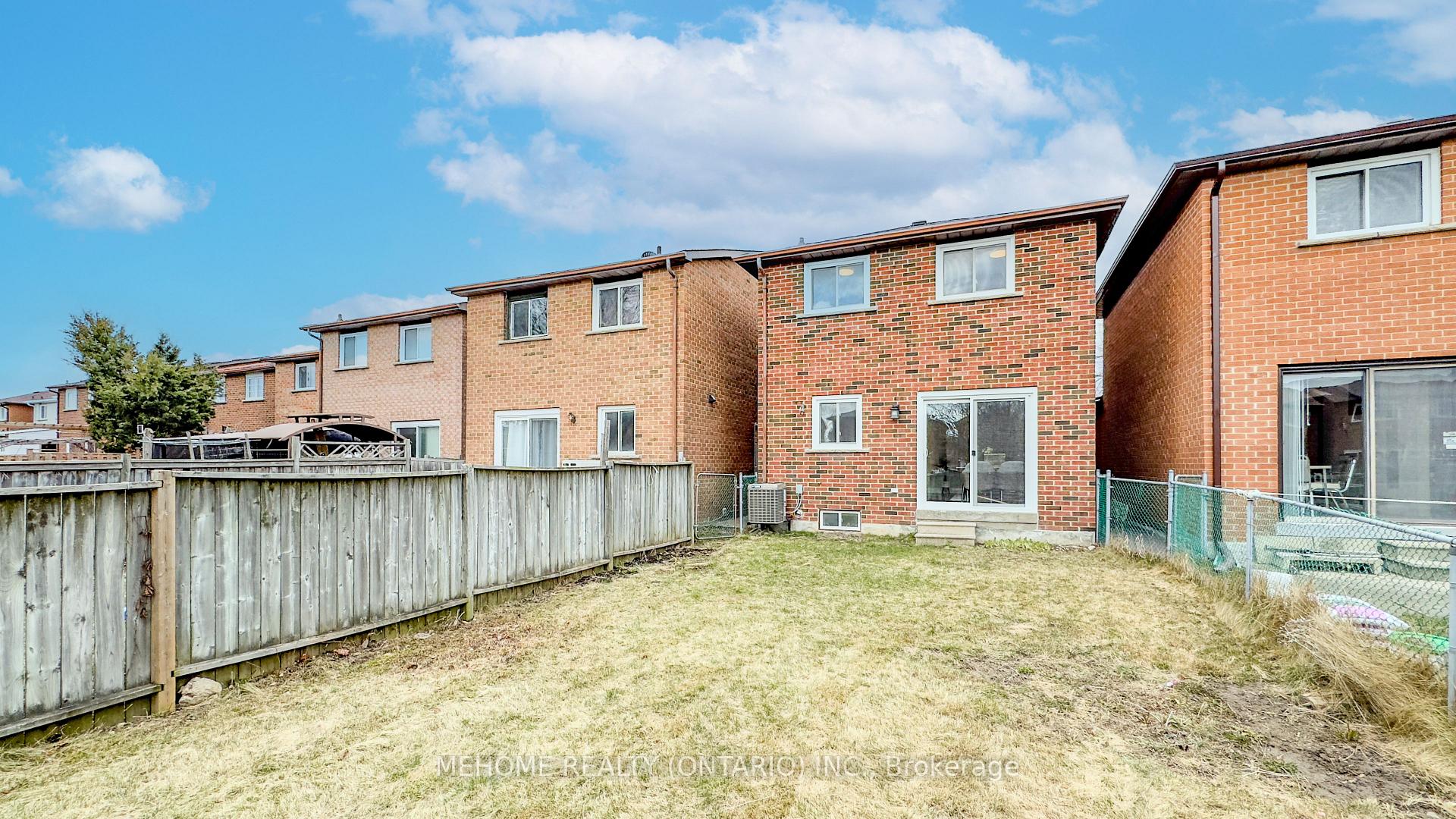 Photo 6 of 27 Debden Road, Markham, Milliken Mills East — HOMEH
