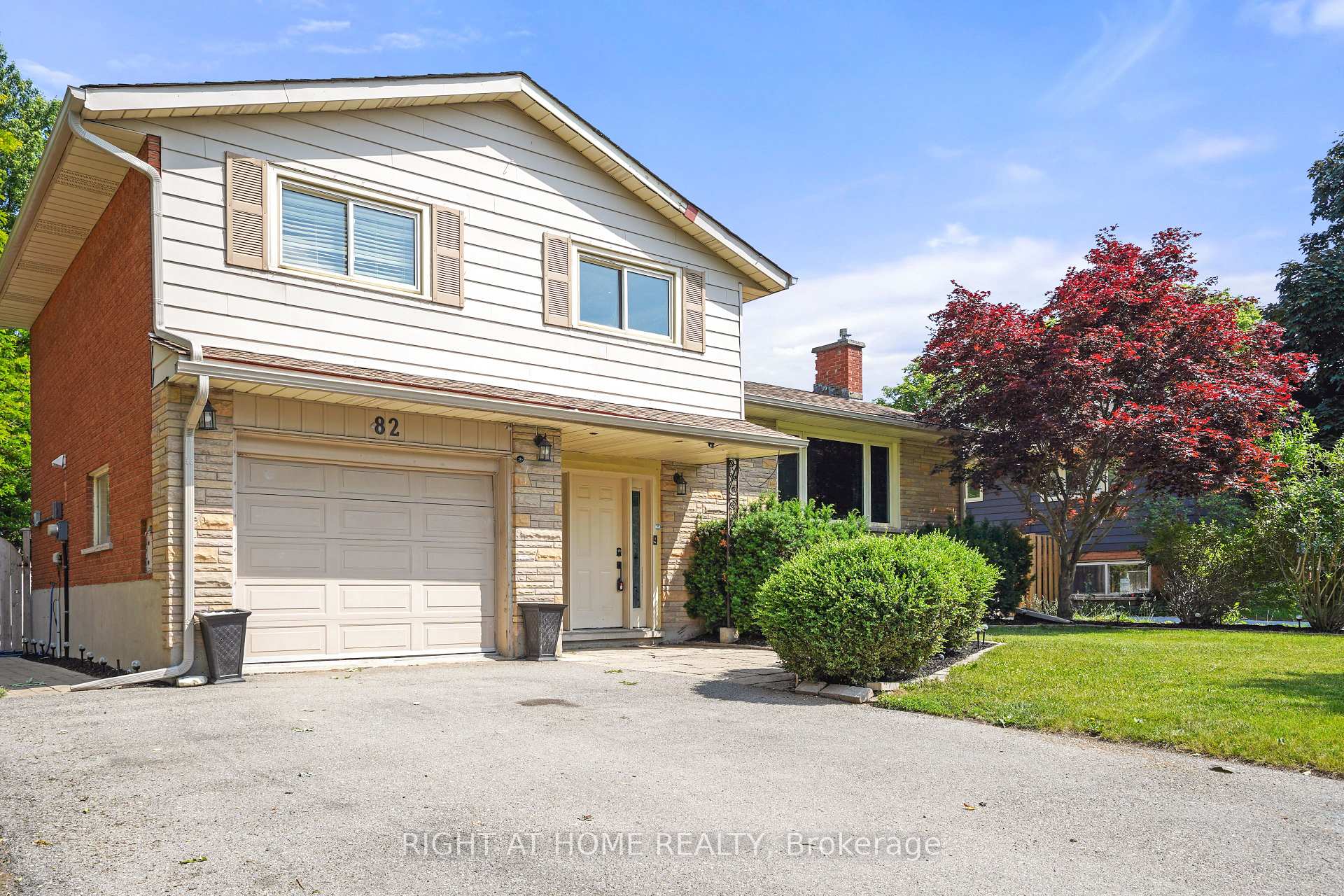 Photo 2 of 82 Dreger Avenue S, Kitchener — HOMEH