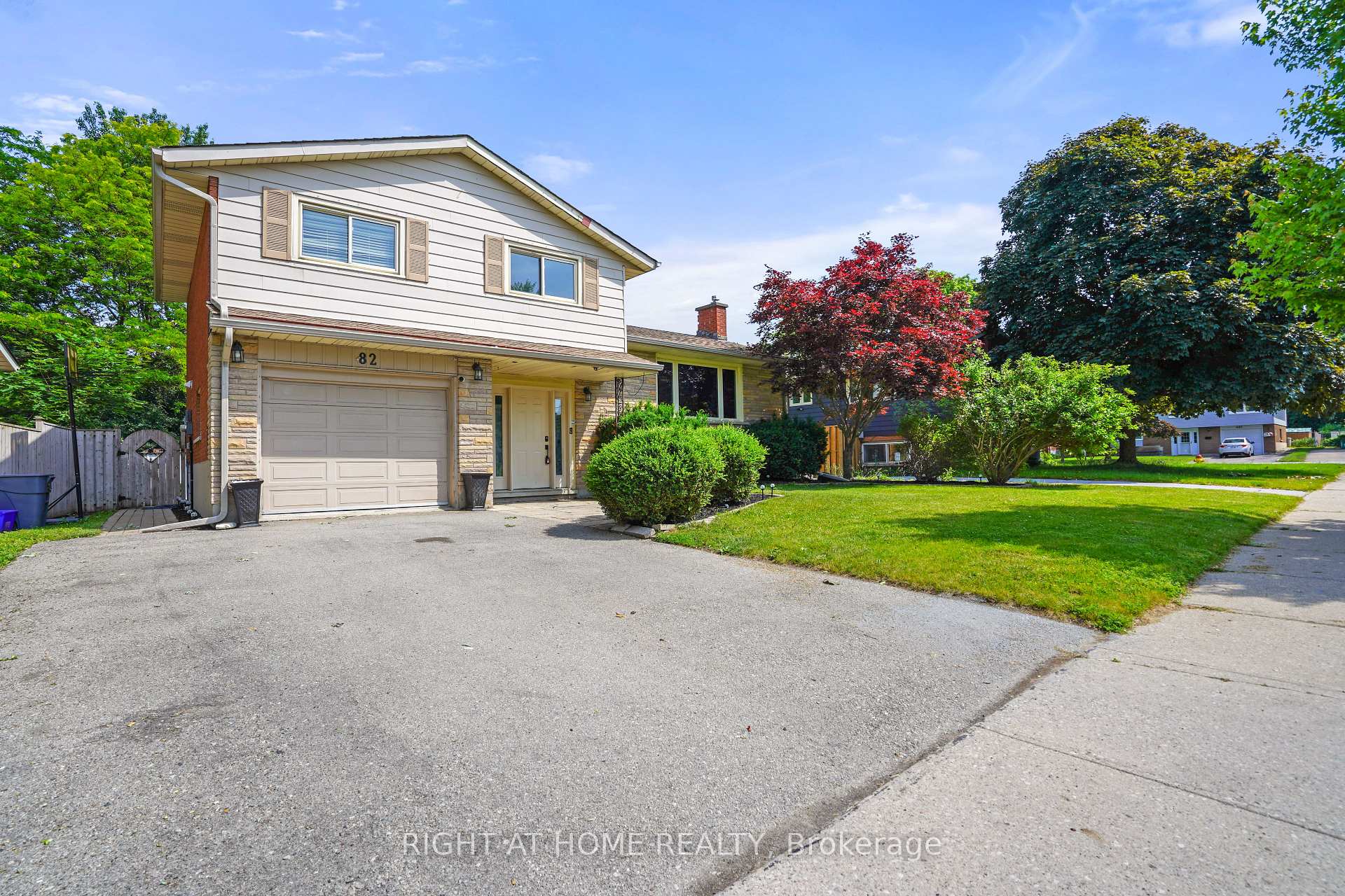 Photo 3 of 82 Dreger Avenue S, Kitchener — HOMEH