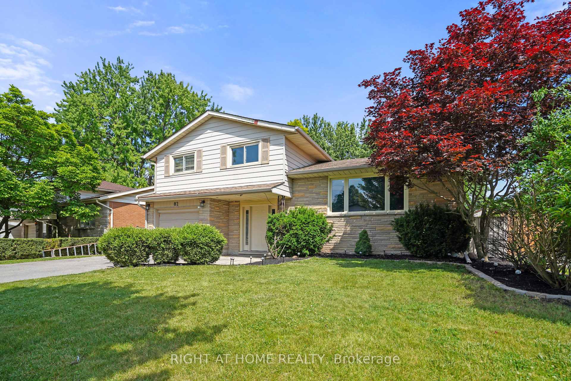Photo 4 of 82 Dreger Avenue S, Kitchener — HOMEH
