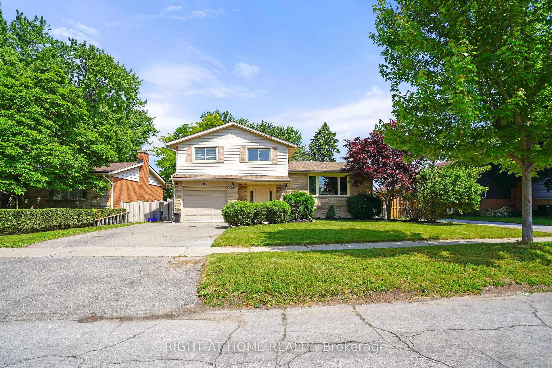 Photo 5 of 82 Dreger Avenue S, Kitchener — HOMEH