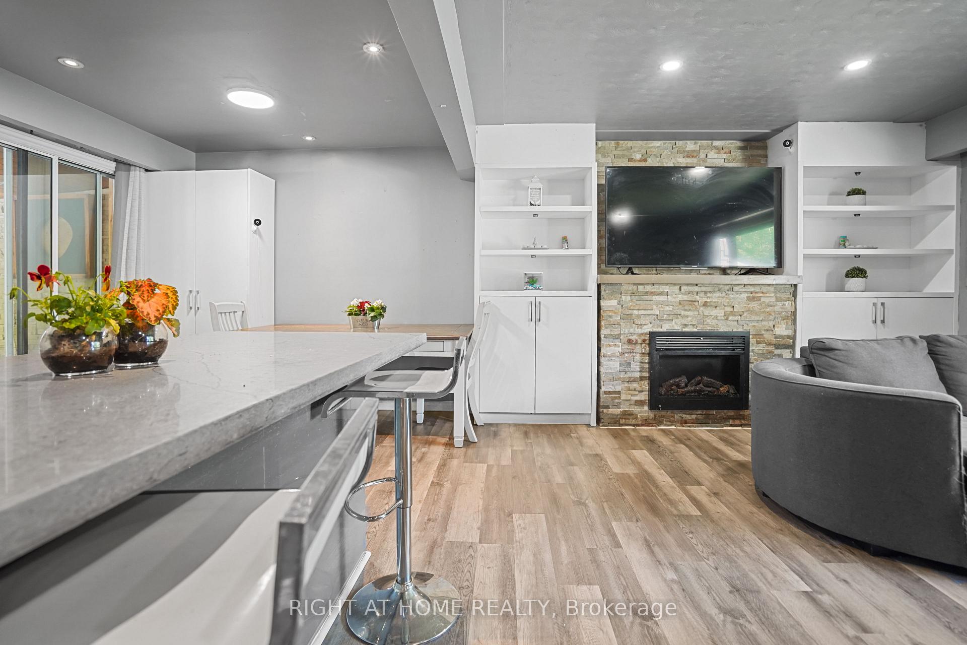 Photo 6 of 82 Dreger Avenue S, Kitchener — HOMEH