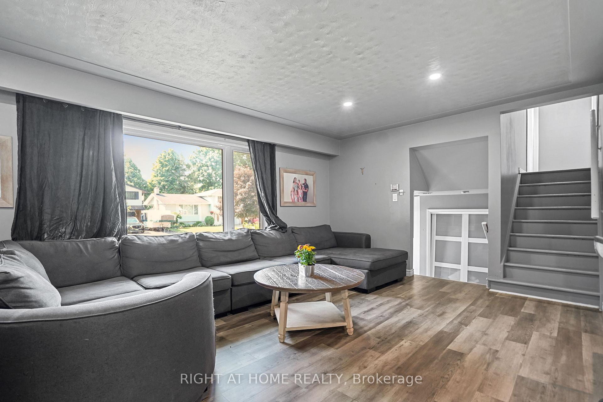 Photo 8 of 82 Dreger Avenue S, Kitchener — HOMEH