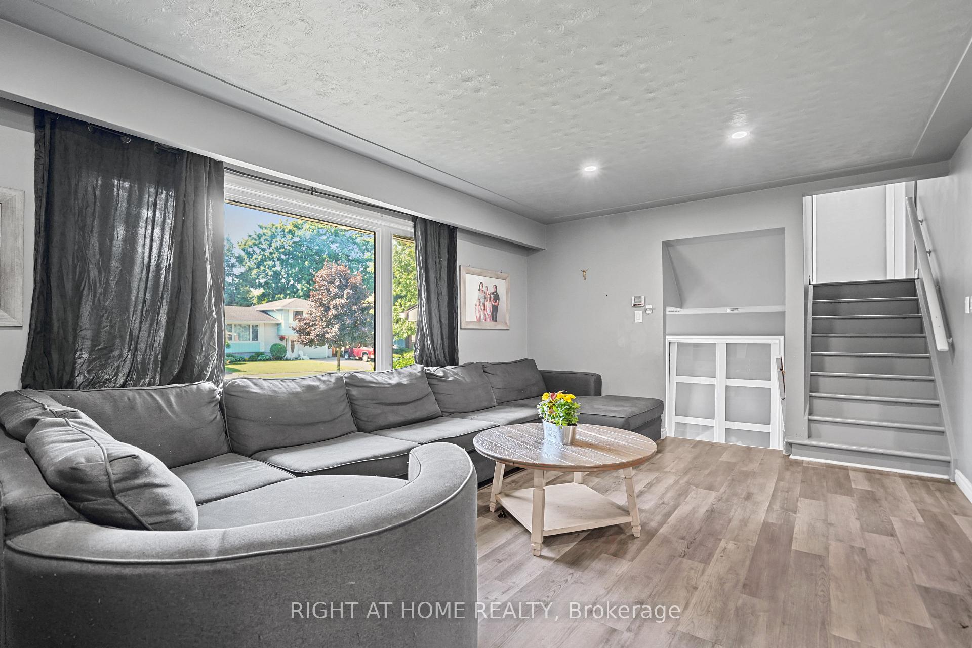 Photo 9 of 82 Dreger Avenue S, Kitchener — HOMEH