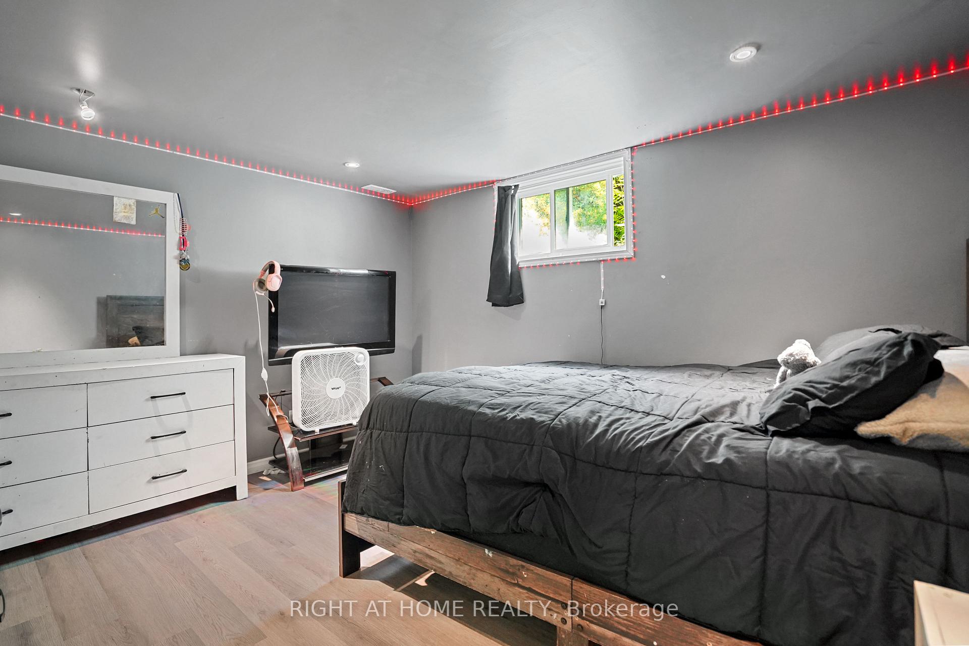 Photo 23 of 82 Dreger Avenue S, Kitchener — HOMEH