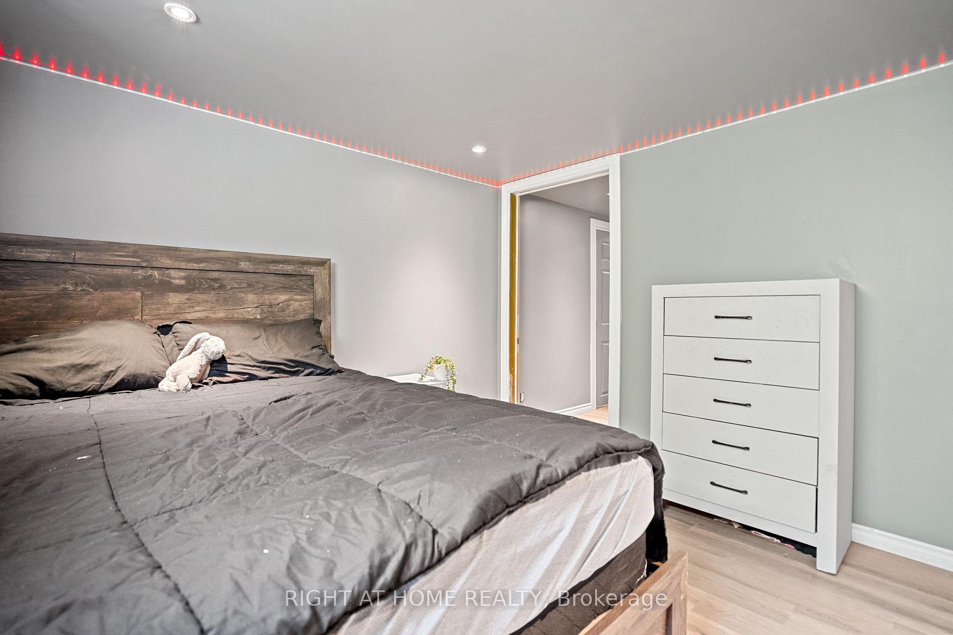 Photo 25 of 82 Dreger Avenue S, Kitchener — HOMEH