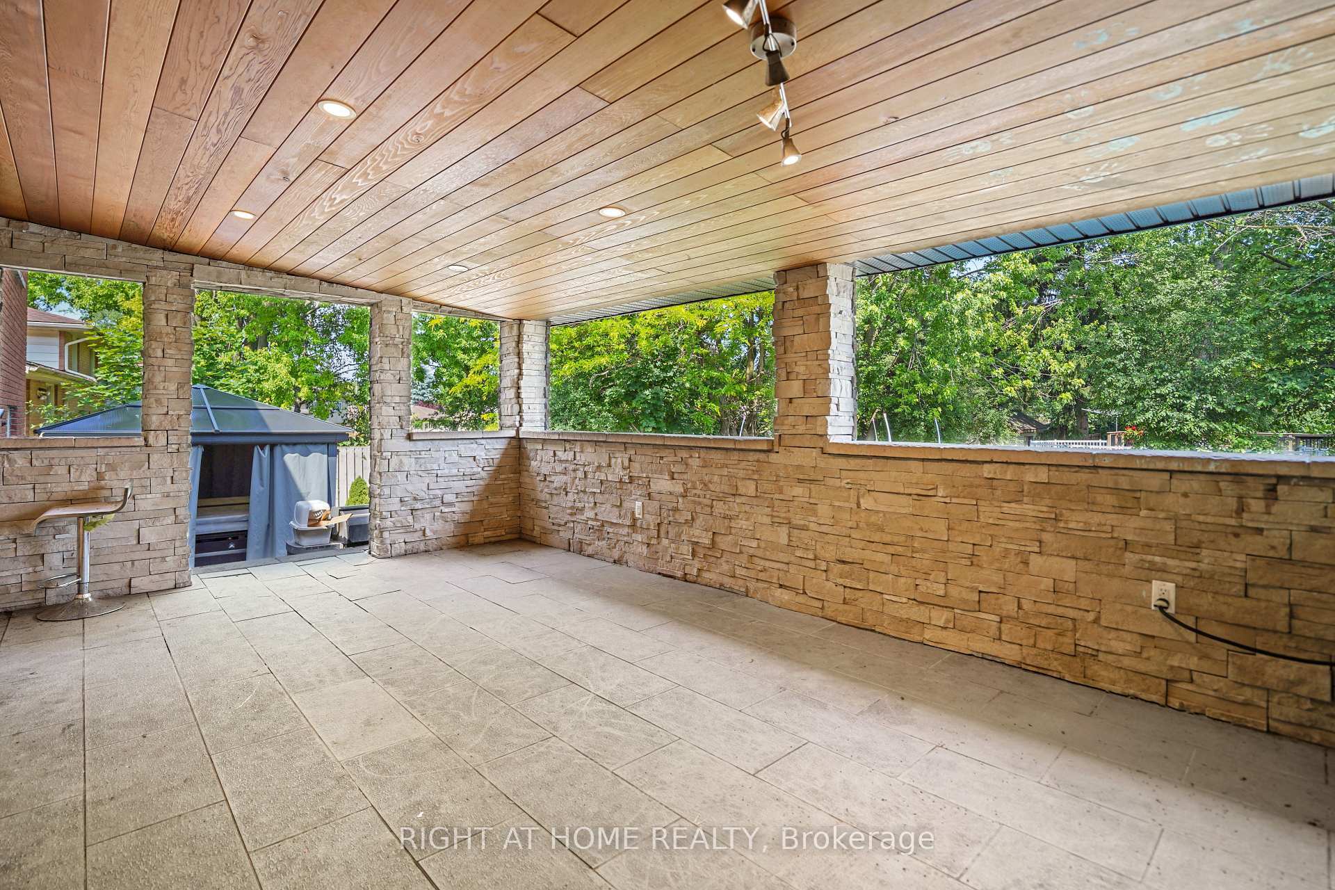 Photo 29 of 82 Dreger Avenue S, Kitchener — HOMEH